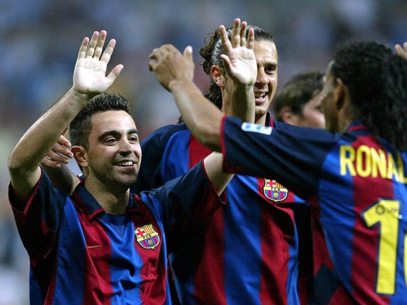 Xavi-Ronaldinho-2004-archivo.jpg