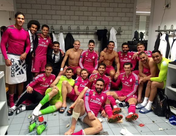 Vestuario-RealMadrid-2015-Schalke-arbeloa.jpg