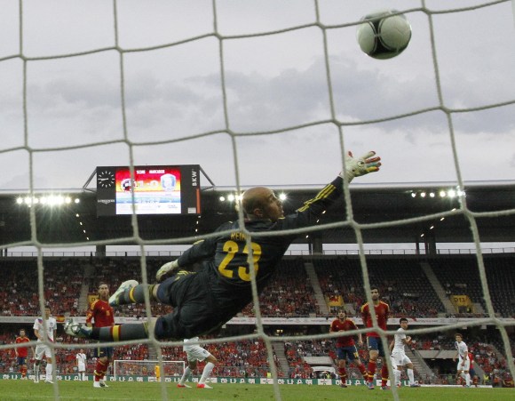 REina-amistoso-espana-2013-reuters.jpg