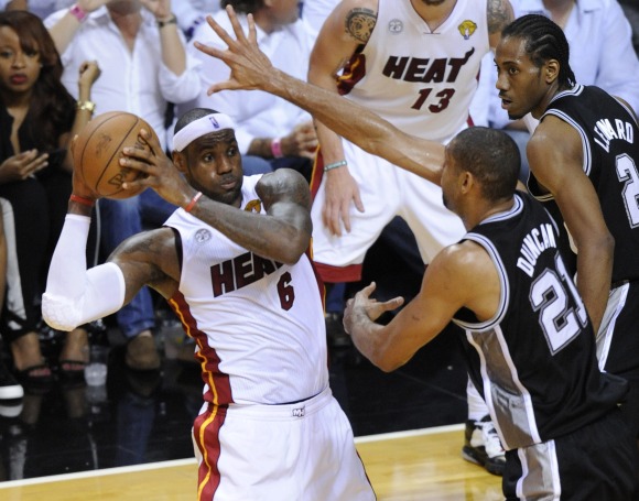LeBron-resopla-final-nba-2013-efe.jpg