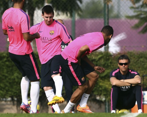 LuisEnrique-observa-Messi-2015-entreno-EFE.jpg