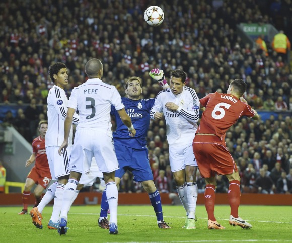 Casillas-despeja-CR7-LIverpool-2014-efe.jpg