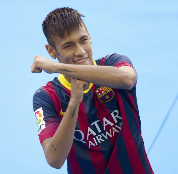 Neymar-gesto-T-presentacion-efe-2013.jpg