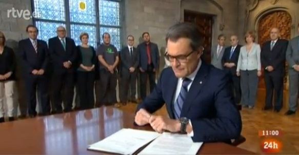 artur-mas-firma-consulta.jpg