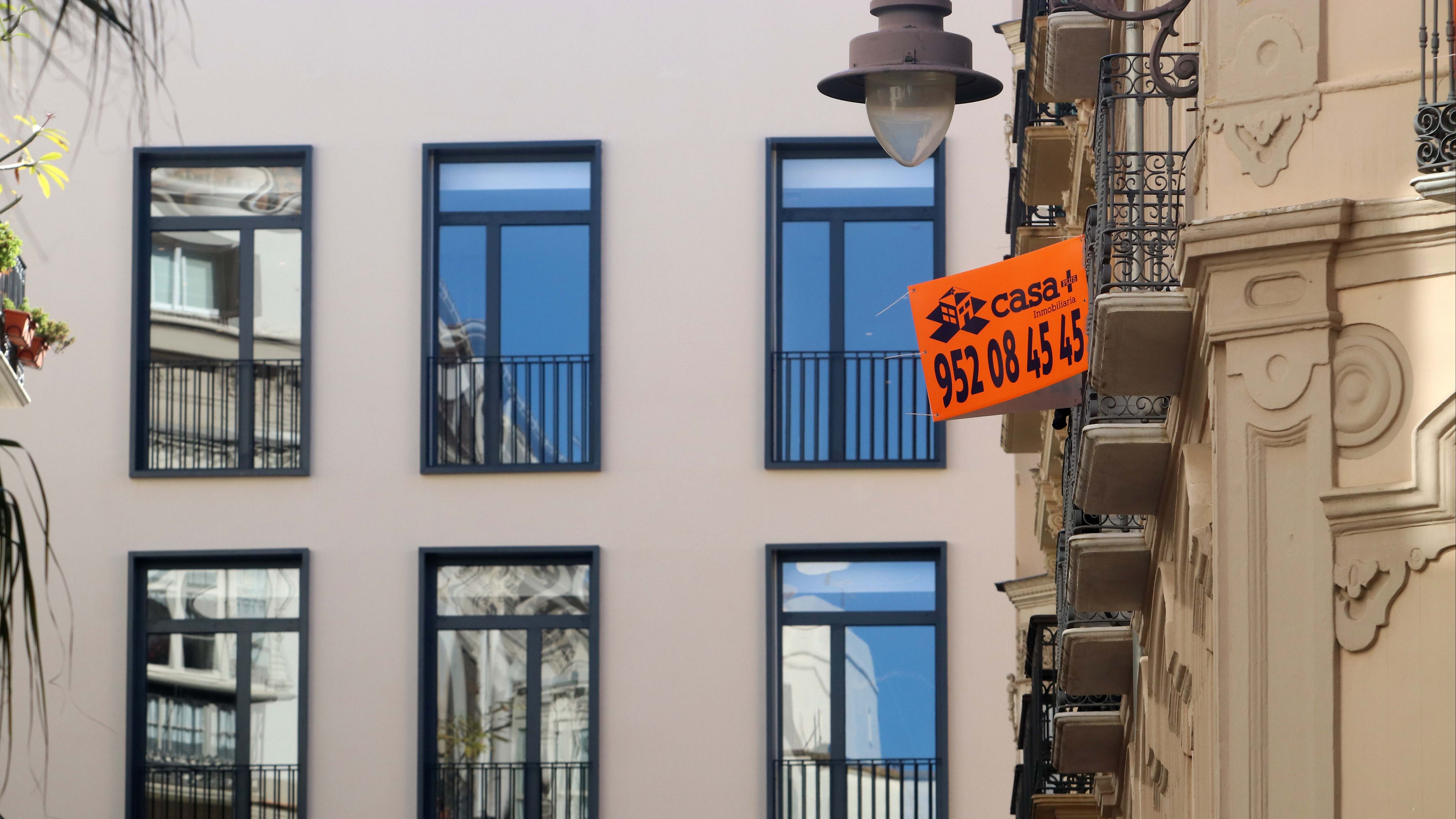 Málaga-centro-ciudad-carteles-venta-vivienda