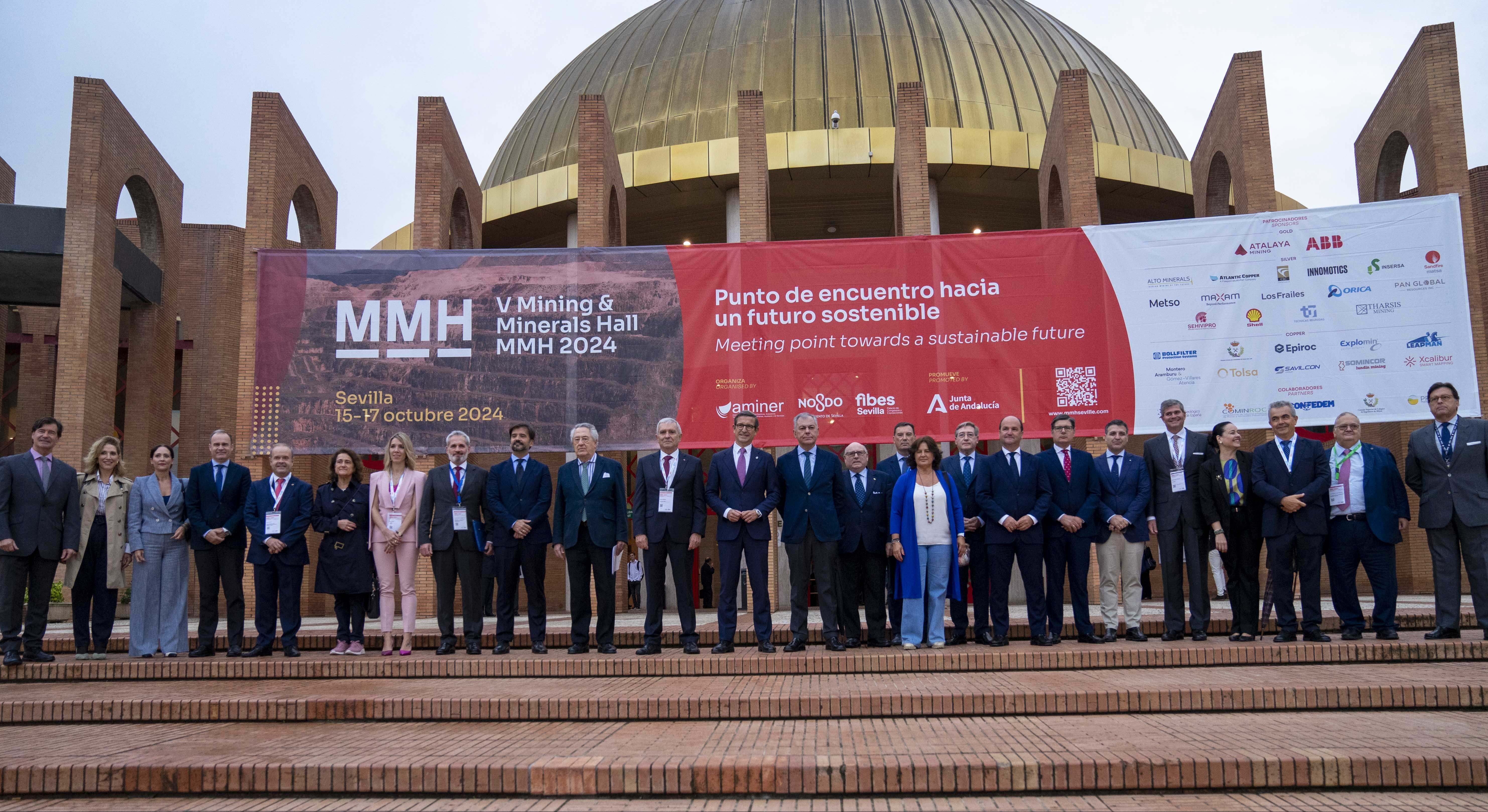 Autoridades en la inauguración del MMH en Sevilla.