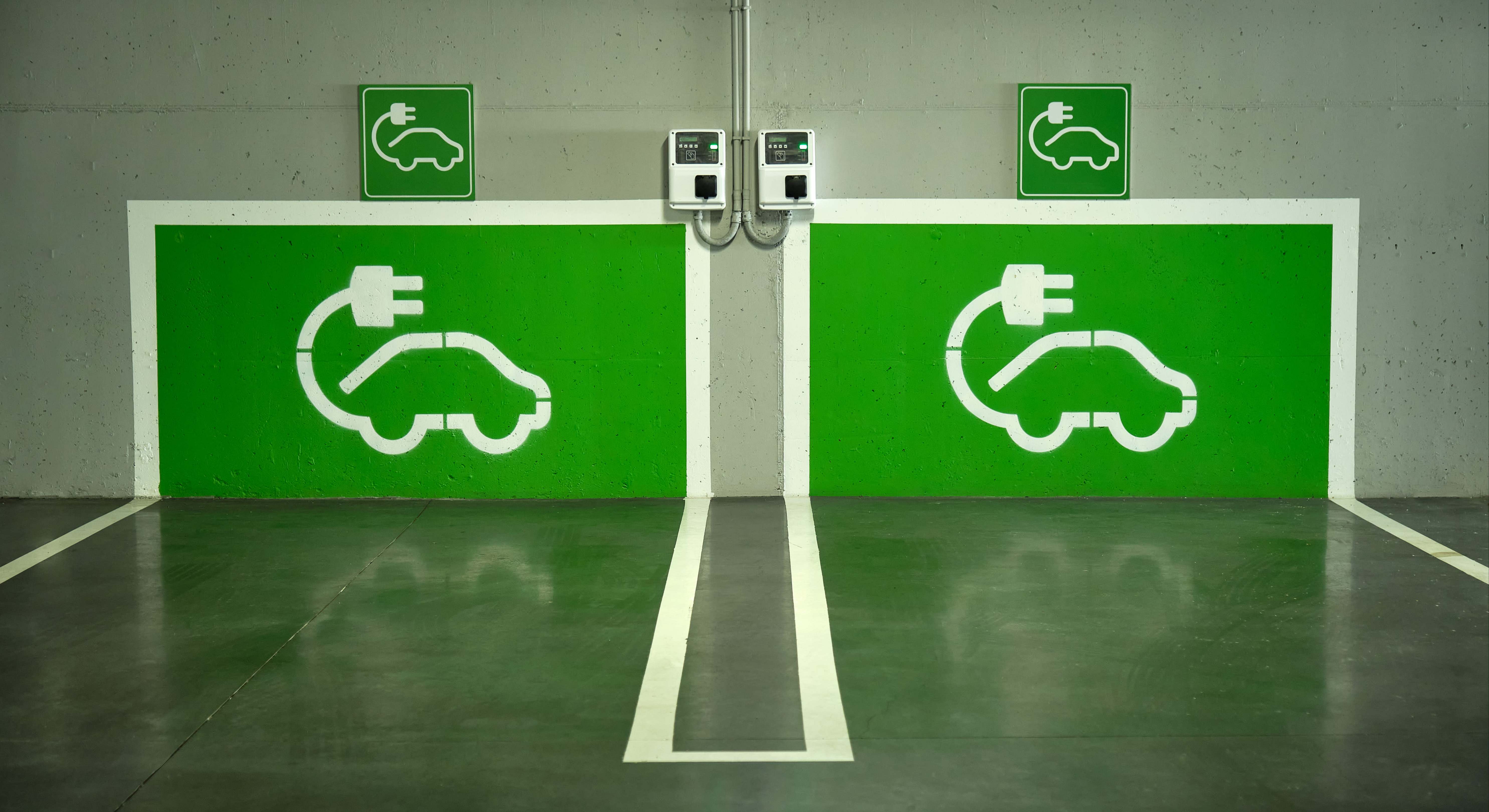Plazas de parking destinadas a vehículos eléctricos