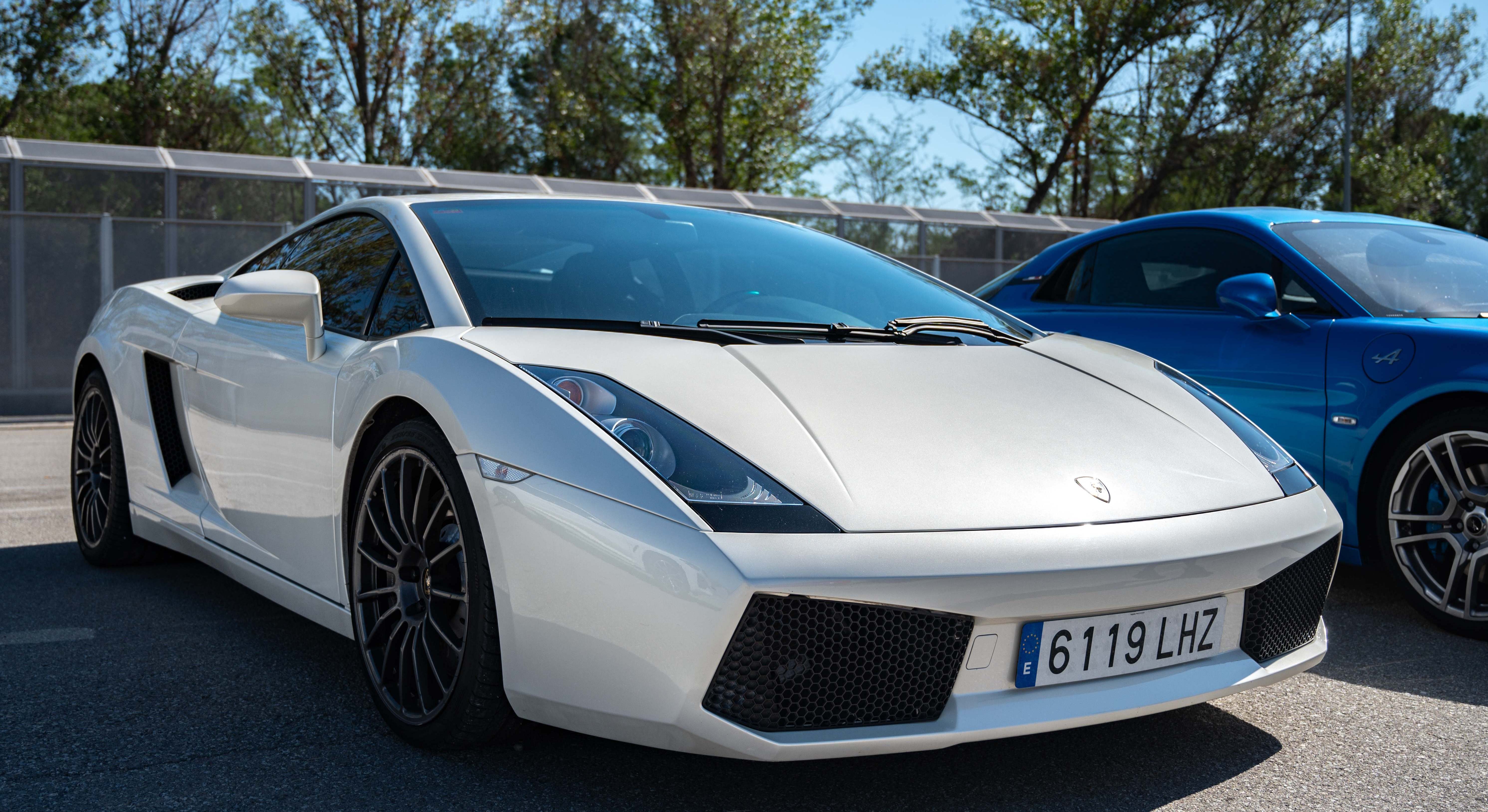 Un Lamborghini Gallardo aparcado