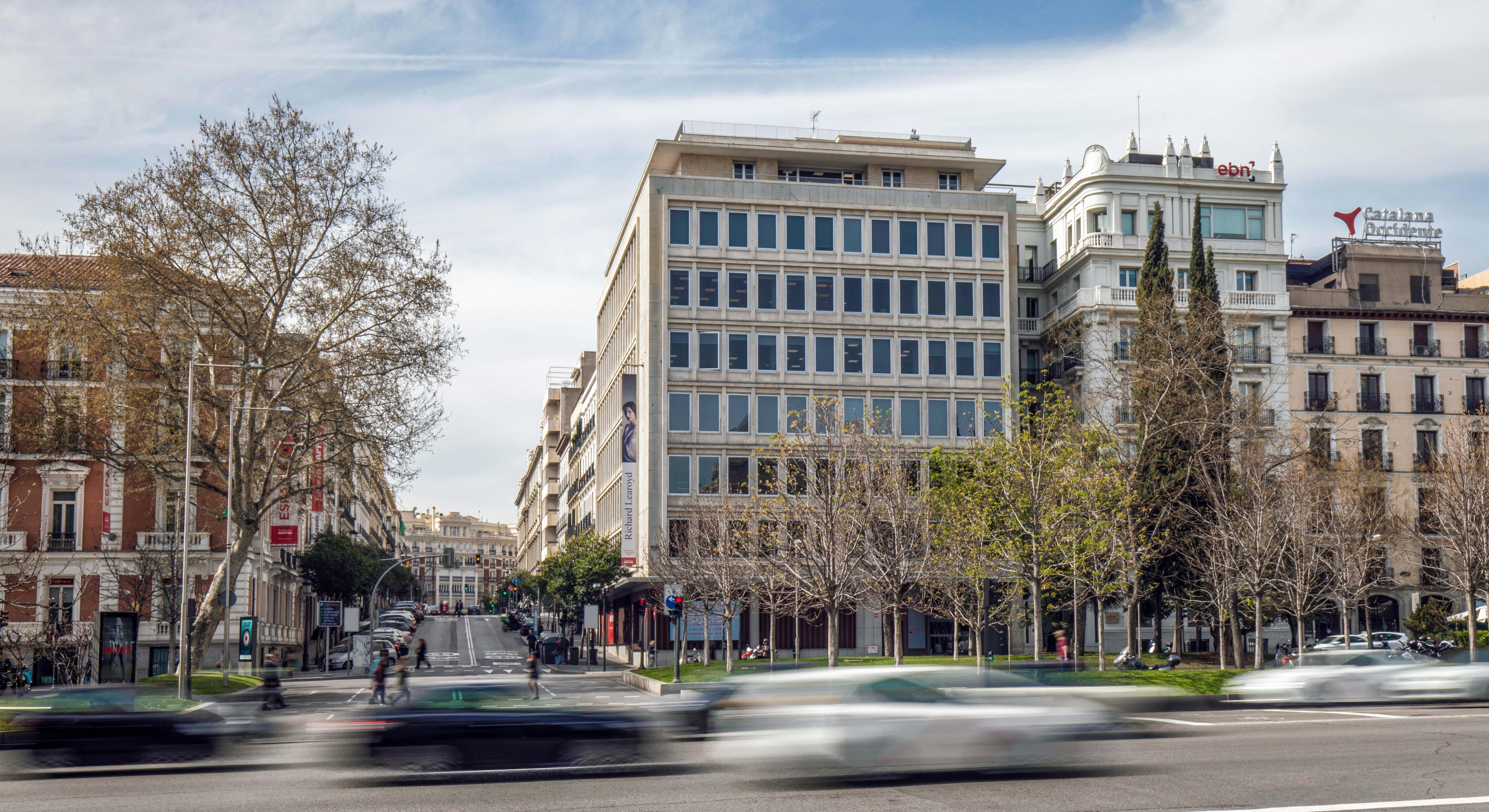 Edificio en el número 27 del Paseo de Recoletos de Madrid 