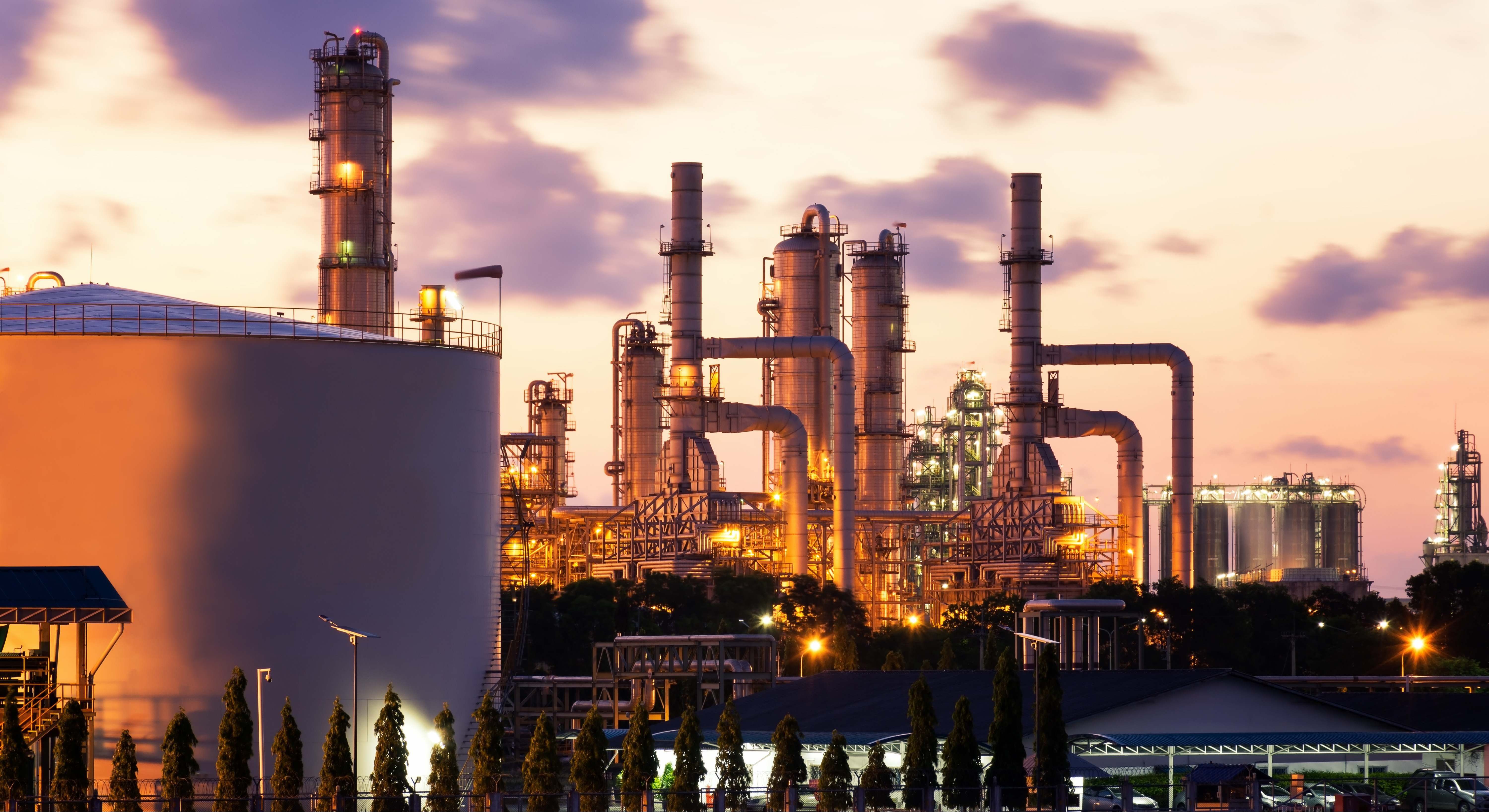 Central petroquímica (Dreamstime)