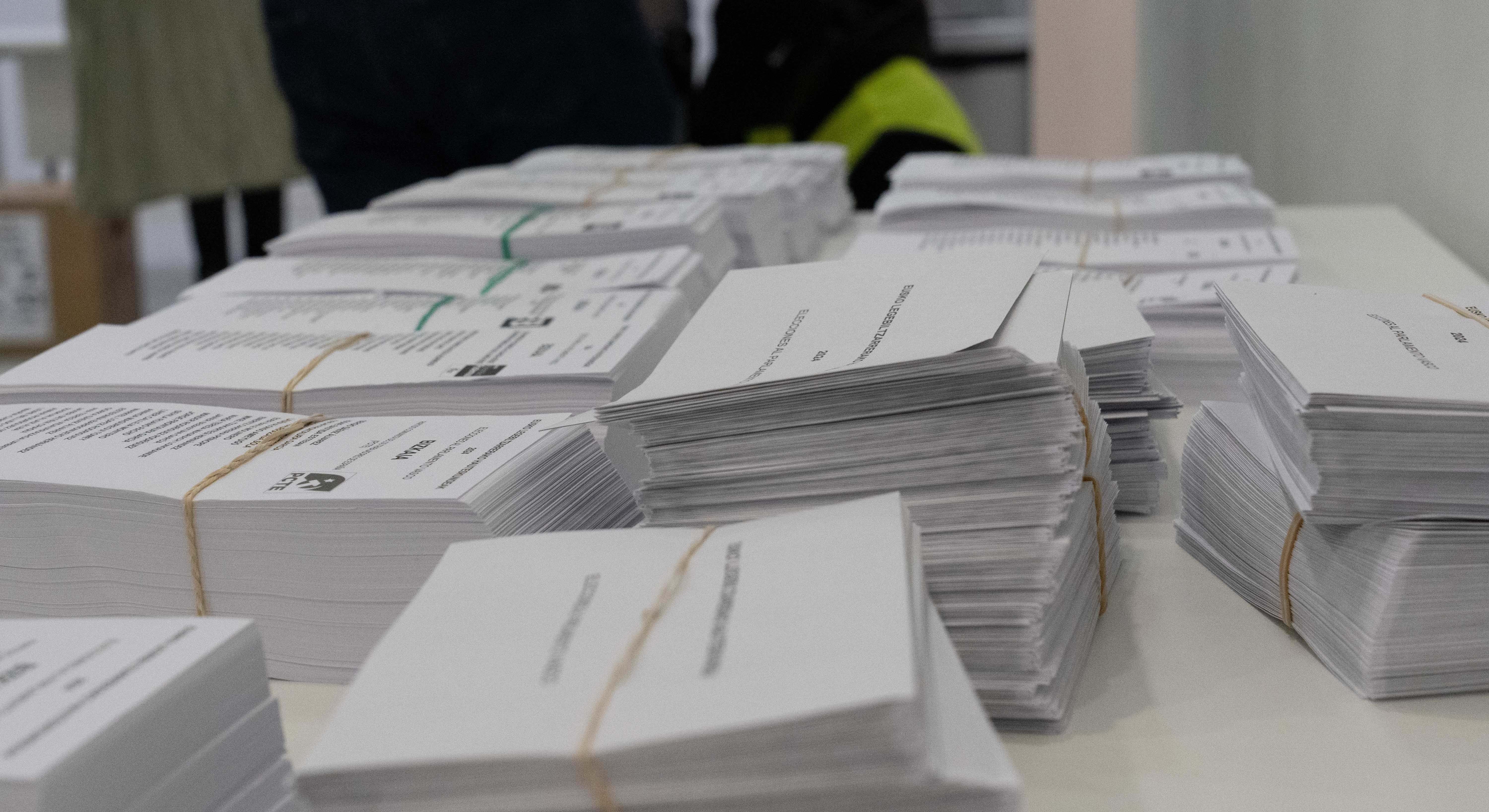 Papeletas en un colegio electoral. / Foto: EP