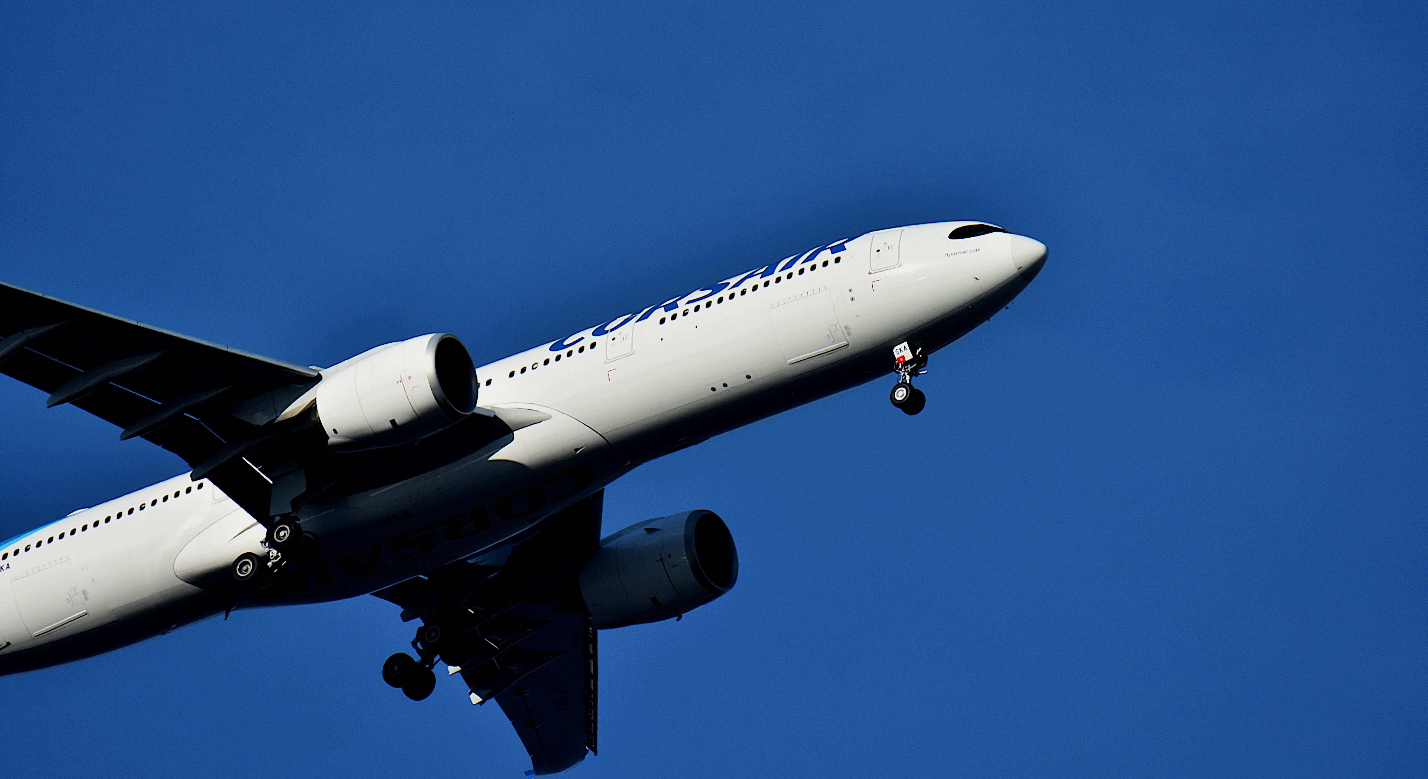 Imagen de recurso de un avión francés despegando de un aeropuerto. 