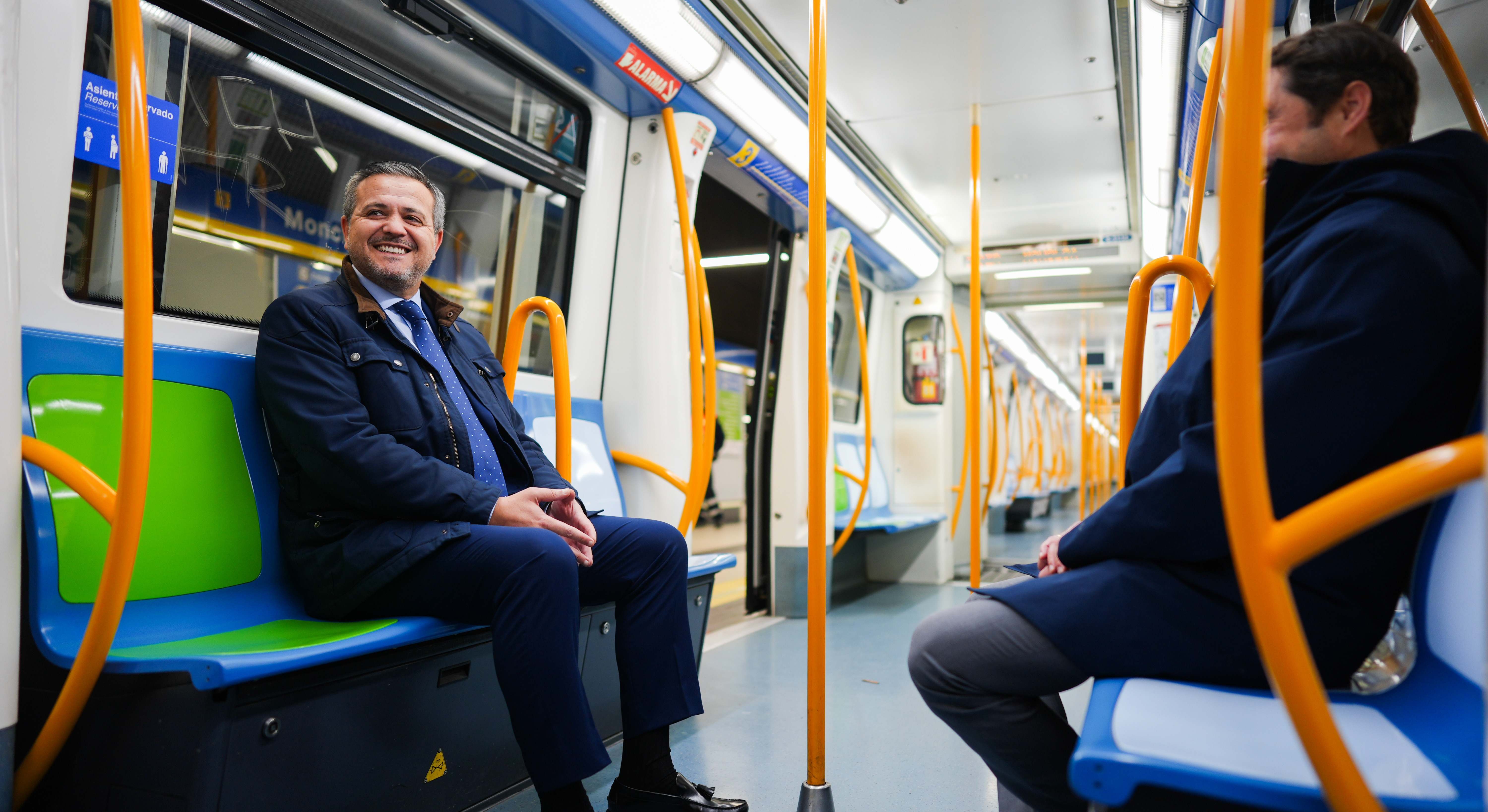 El consejero de Vivienda, Transportes e Infraestructuras, Jorge Rodrigo, en el Metro de Madrid