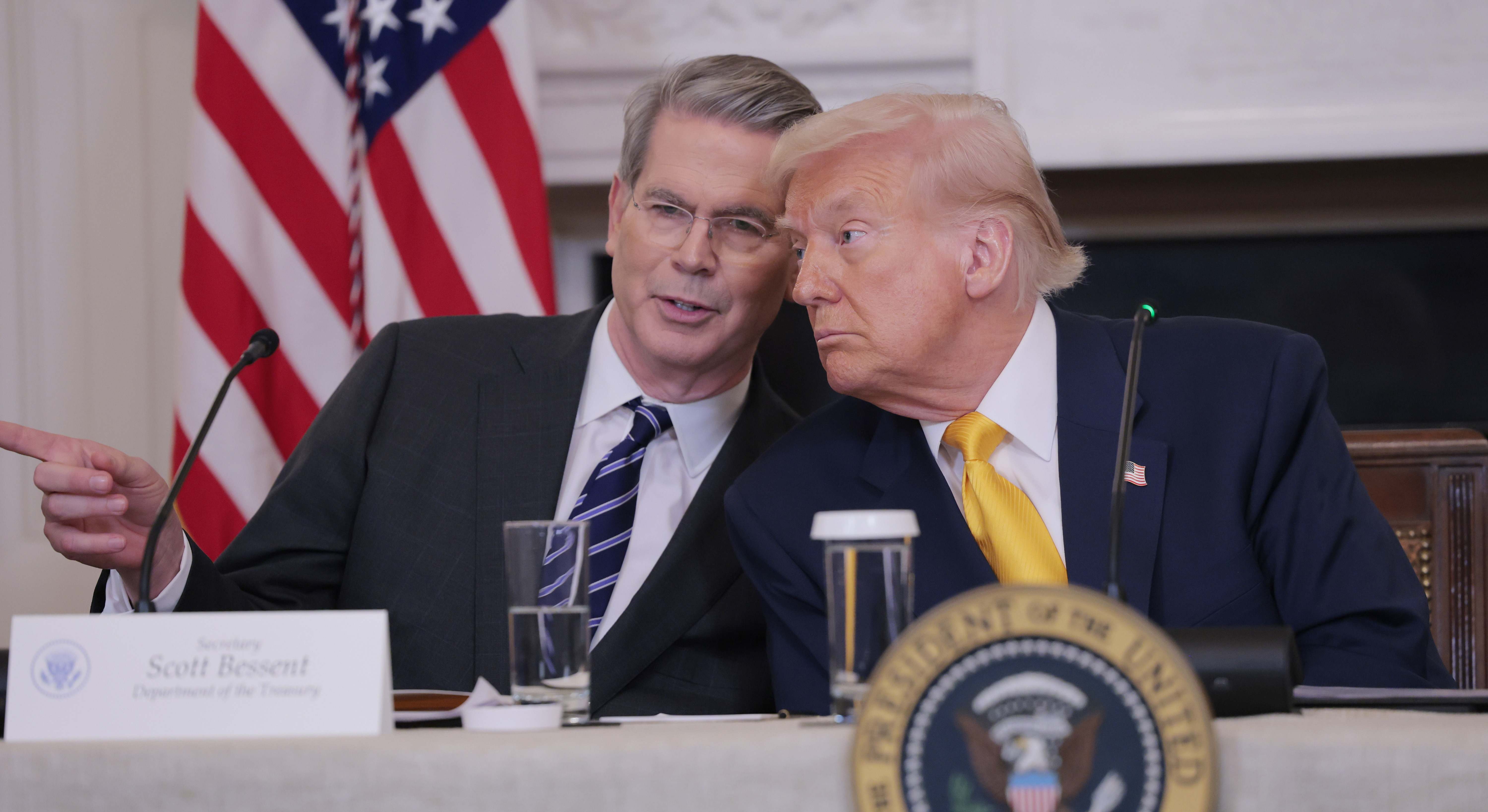 Scott Bessent y Donald Trump. Foto: Bloomberg