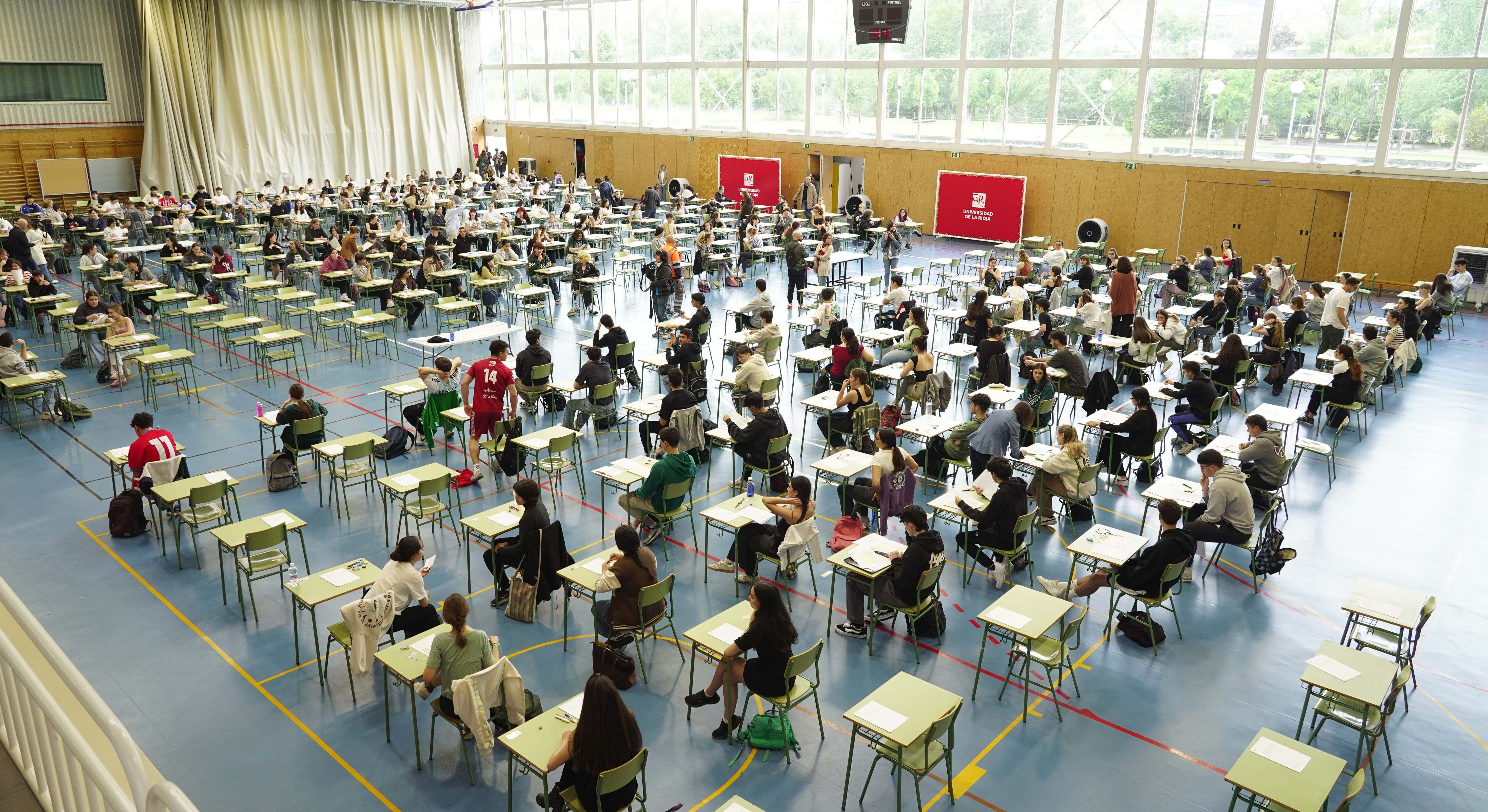 Estudiantes en el examen de Selectividad 2024. / Foto: EP