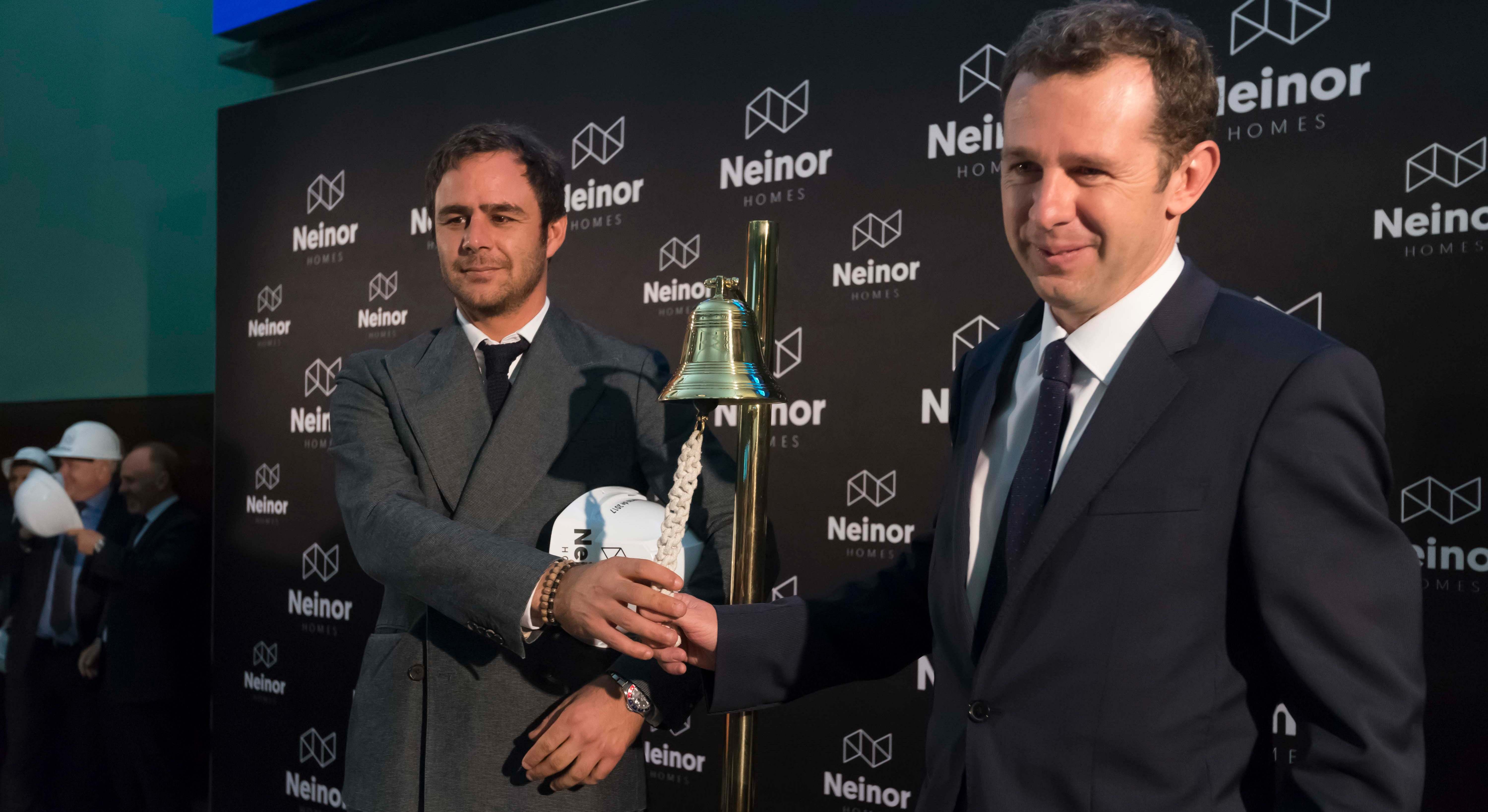 Juan Pepa y Juan Velayos durante la salida a bolsa de Neinor en Bilbao