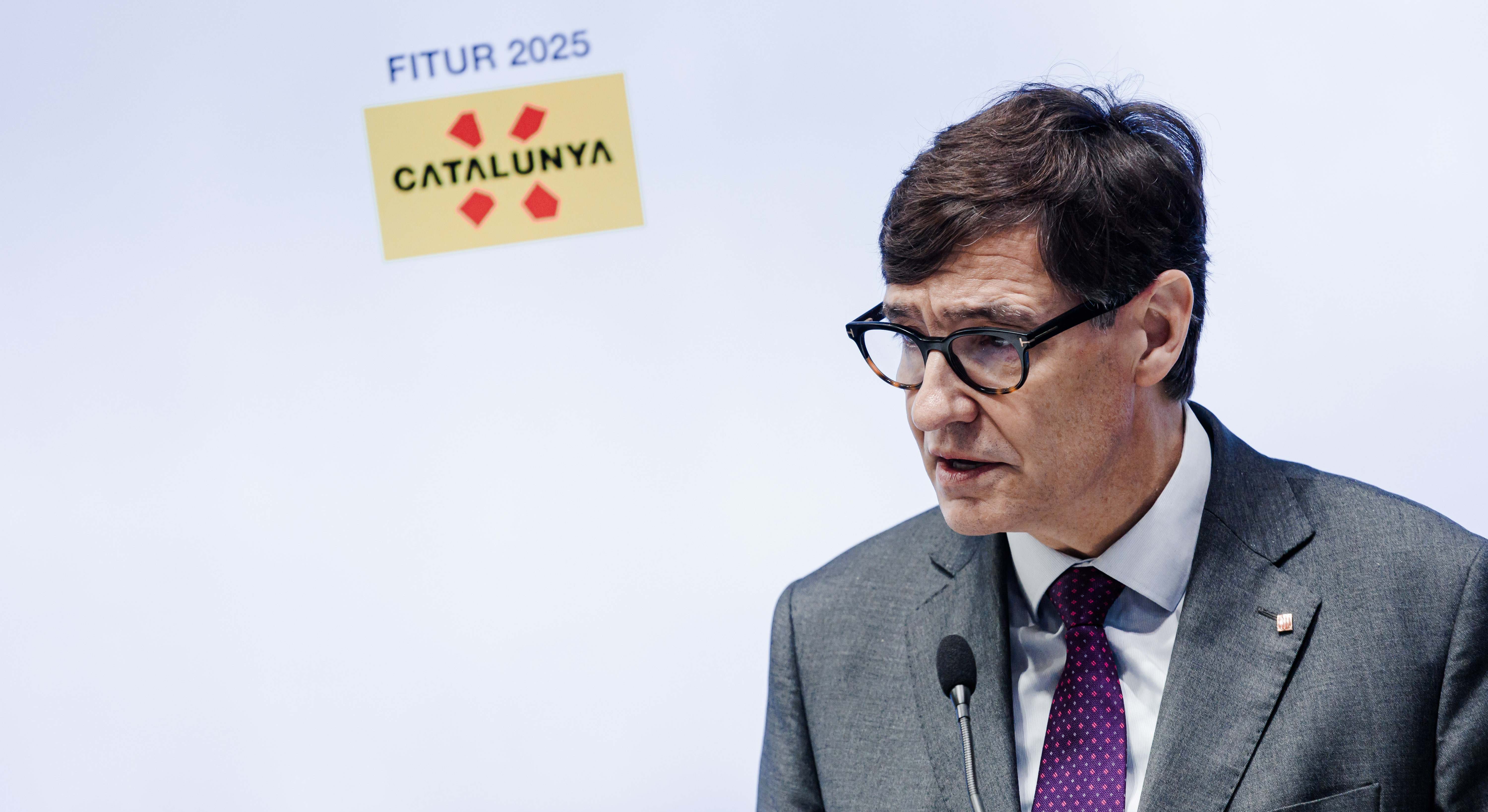 El presidente de la Generalitat, Salvador Illa, en rueda de prensa en Fitur. EP