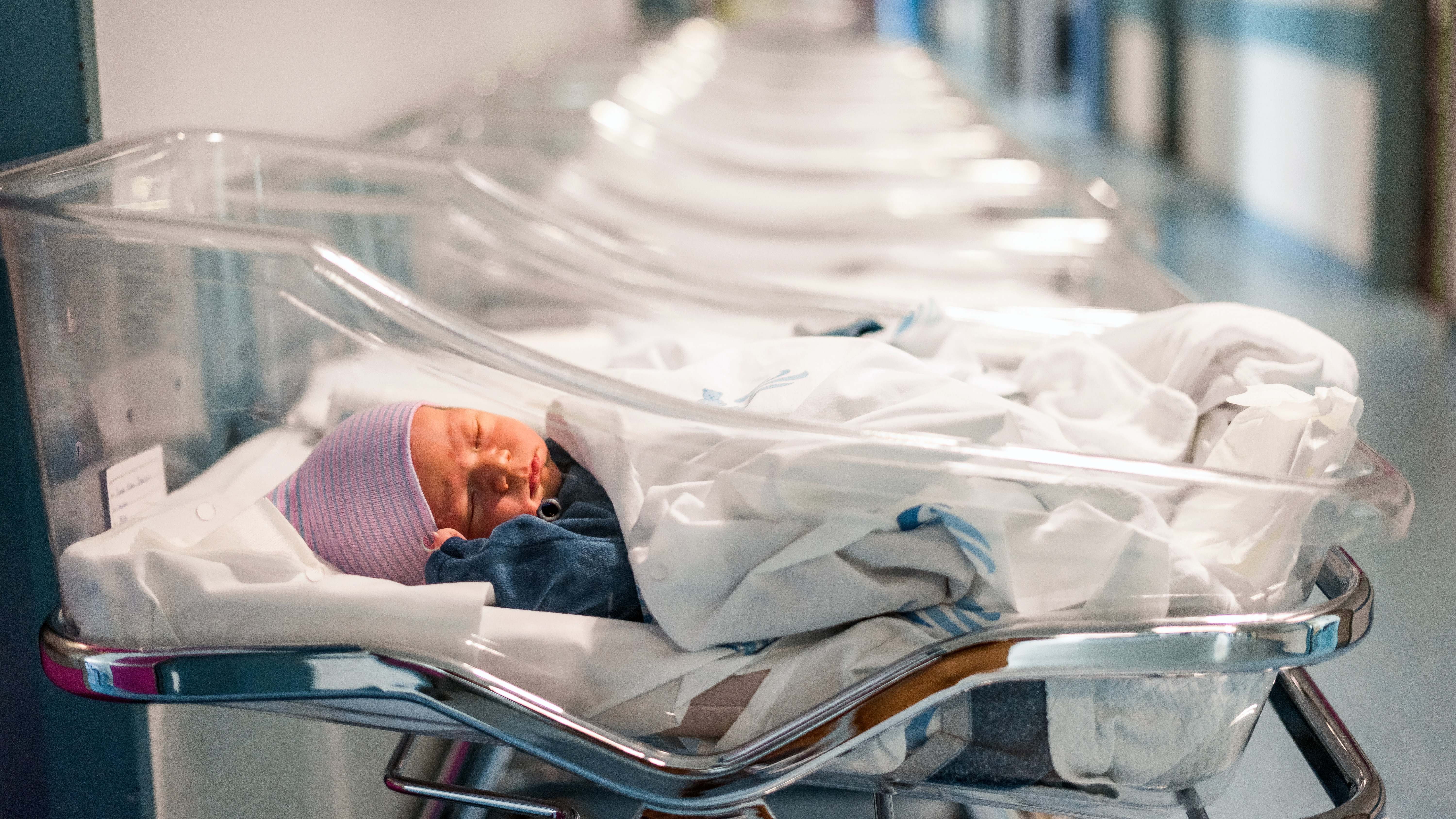 bebé, maternidad, recién nacido, hospital, ayudas