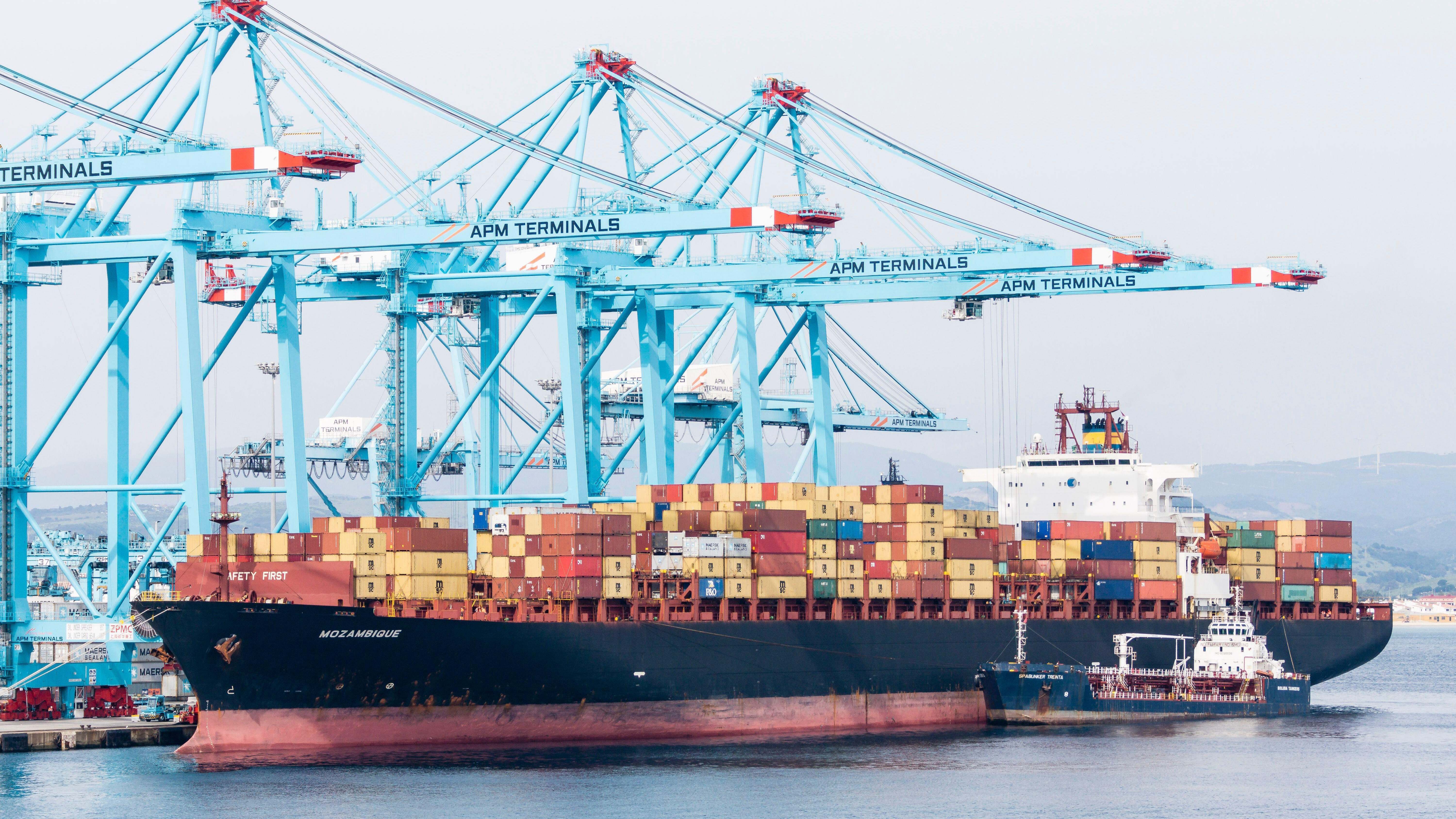Buque portacontenedores en el Puerto de Algeciras
