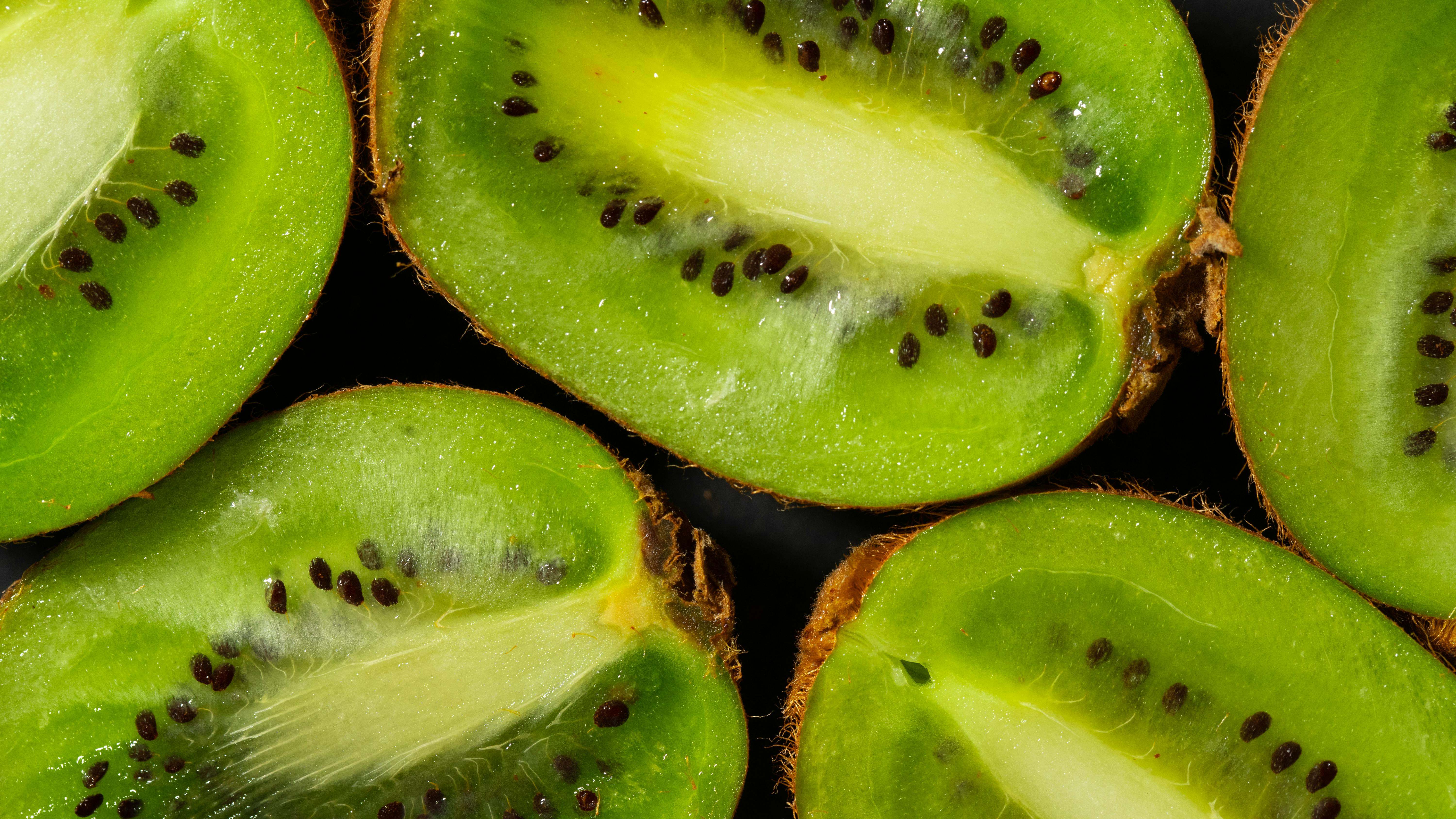 Tomar kiwi puede tener múltiples beneficios para la salud digestiva