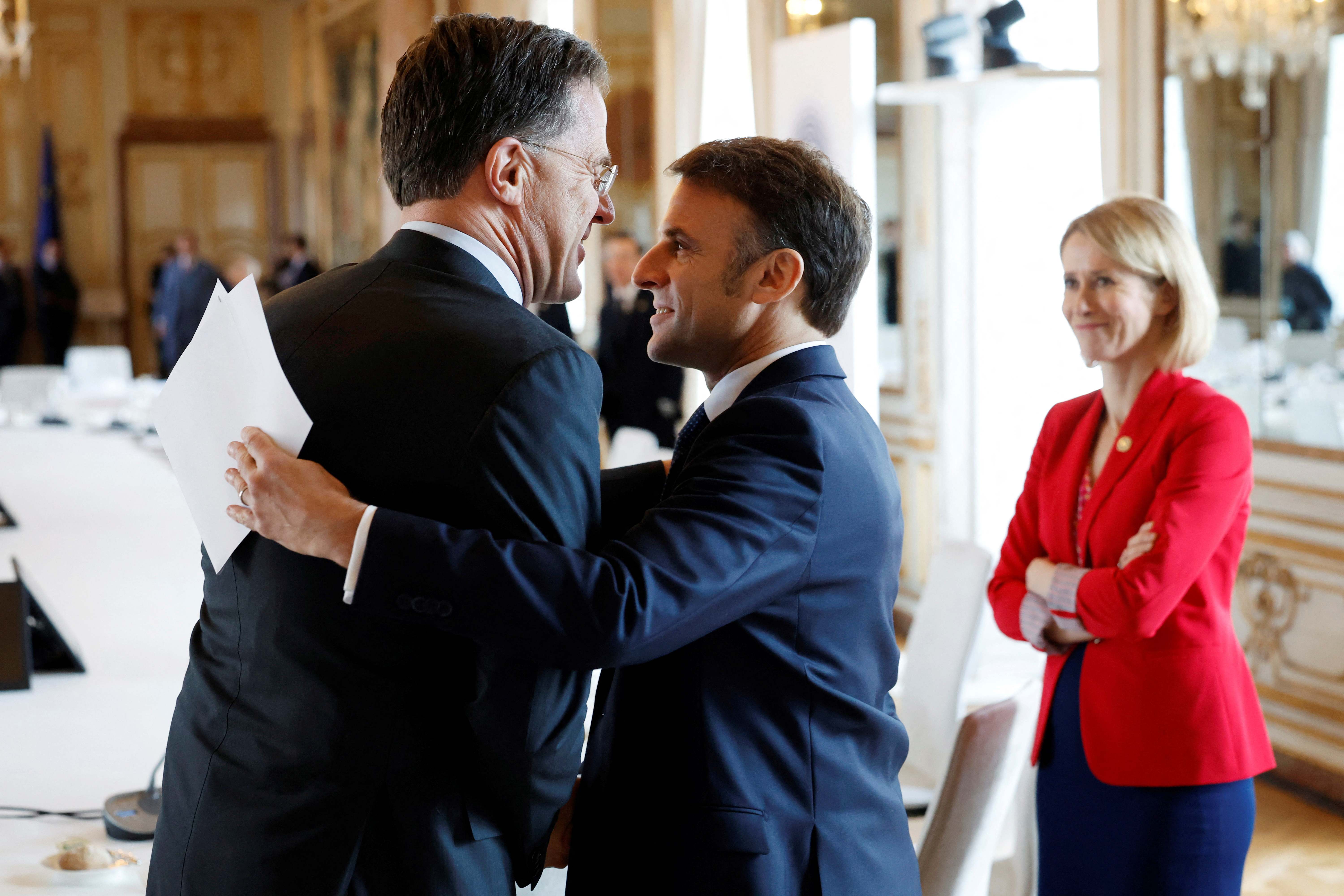 El secretario general de la OTAN, Mark Rutte, el presidente de Francia, Emmanuel Macron y la Alta Representante de la UE, Kaja Kallas.