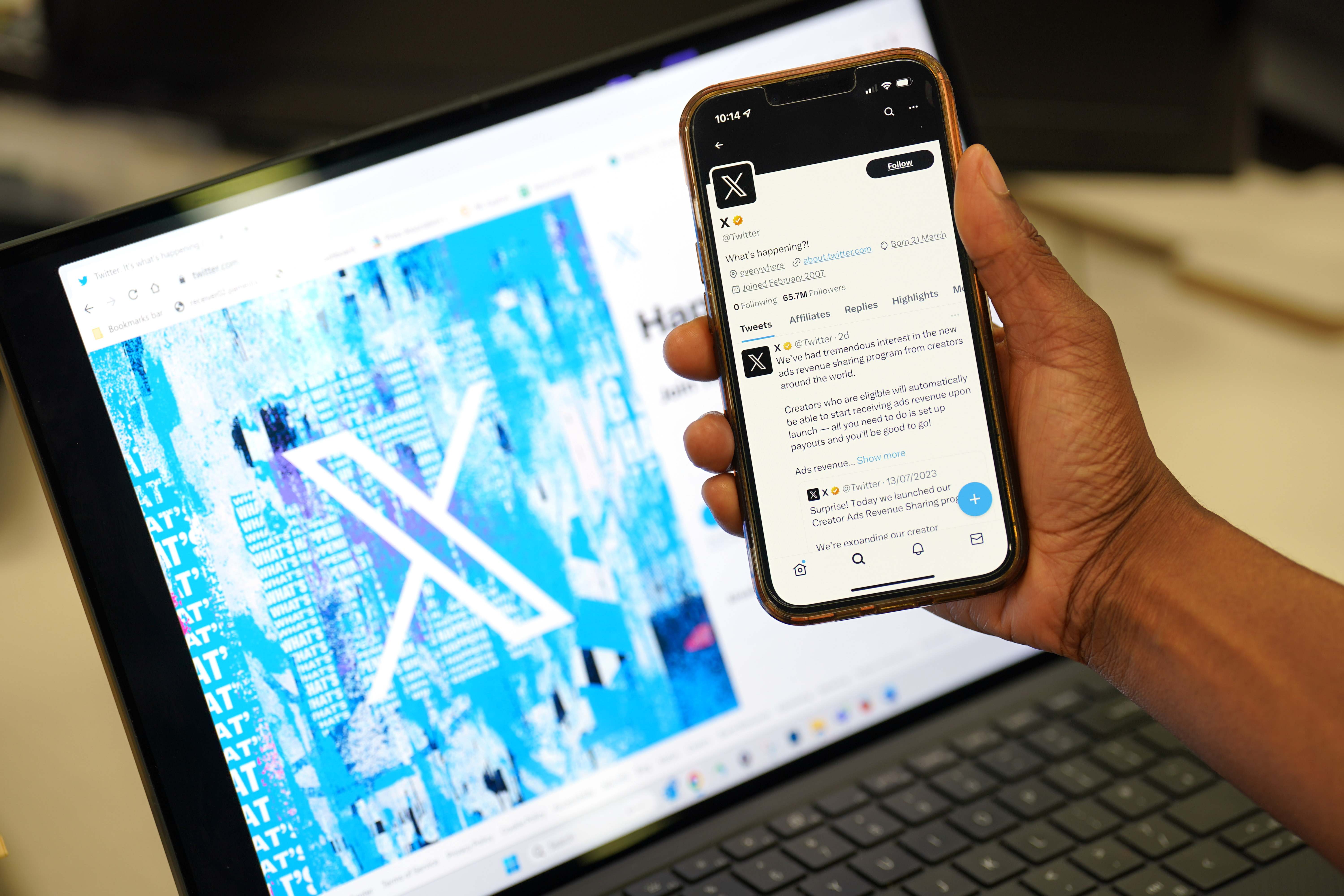 Twitter comienza a ofrecer de manera gratuita su IA: así es como puedes empezar a usar Grok