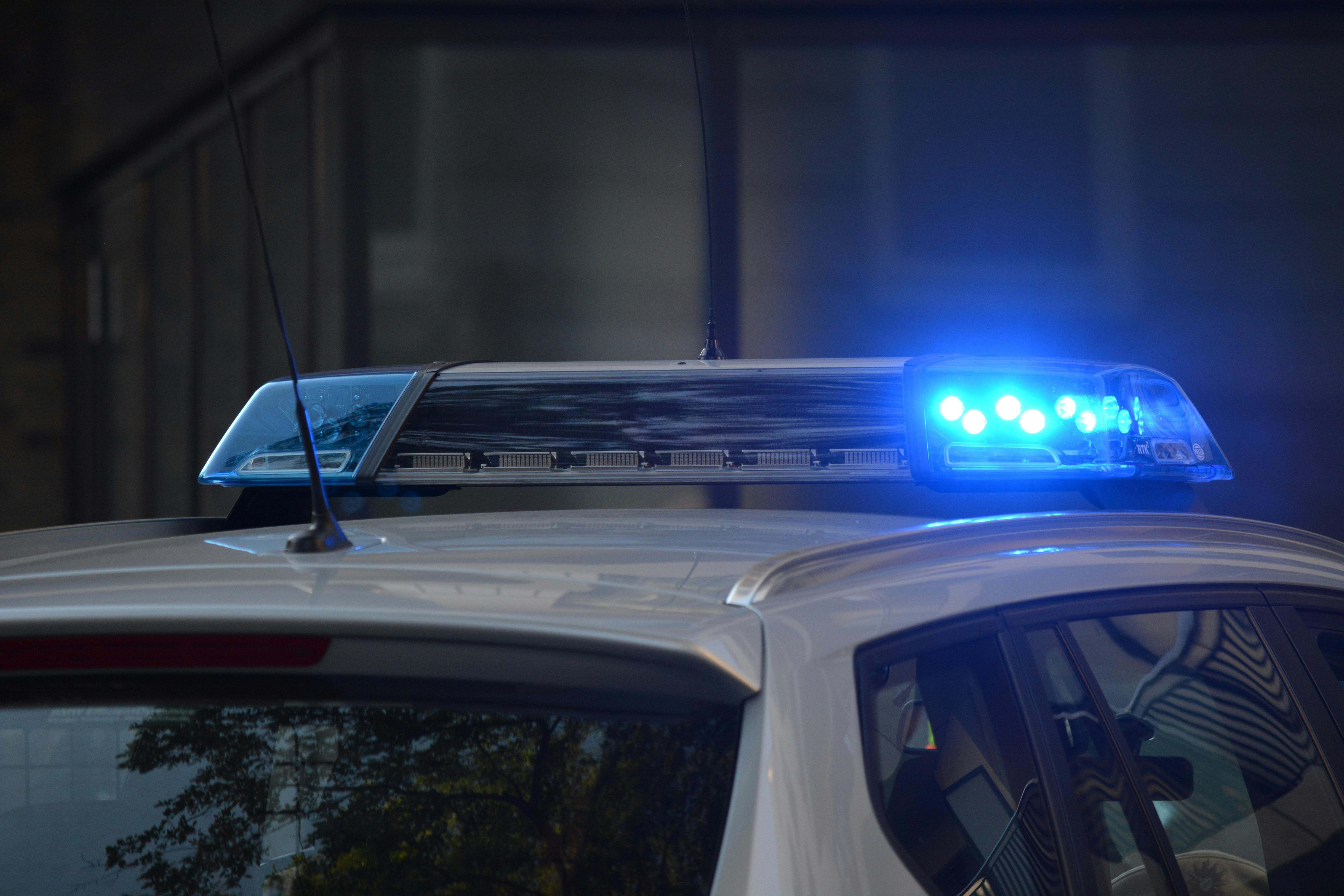 Un coche de policía