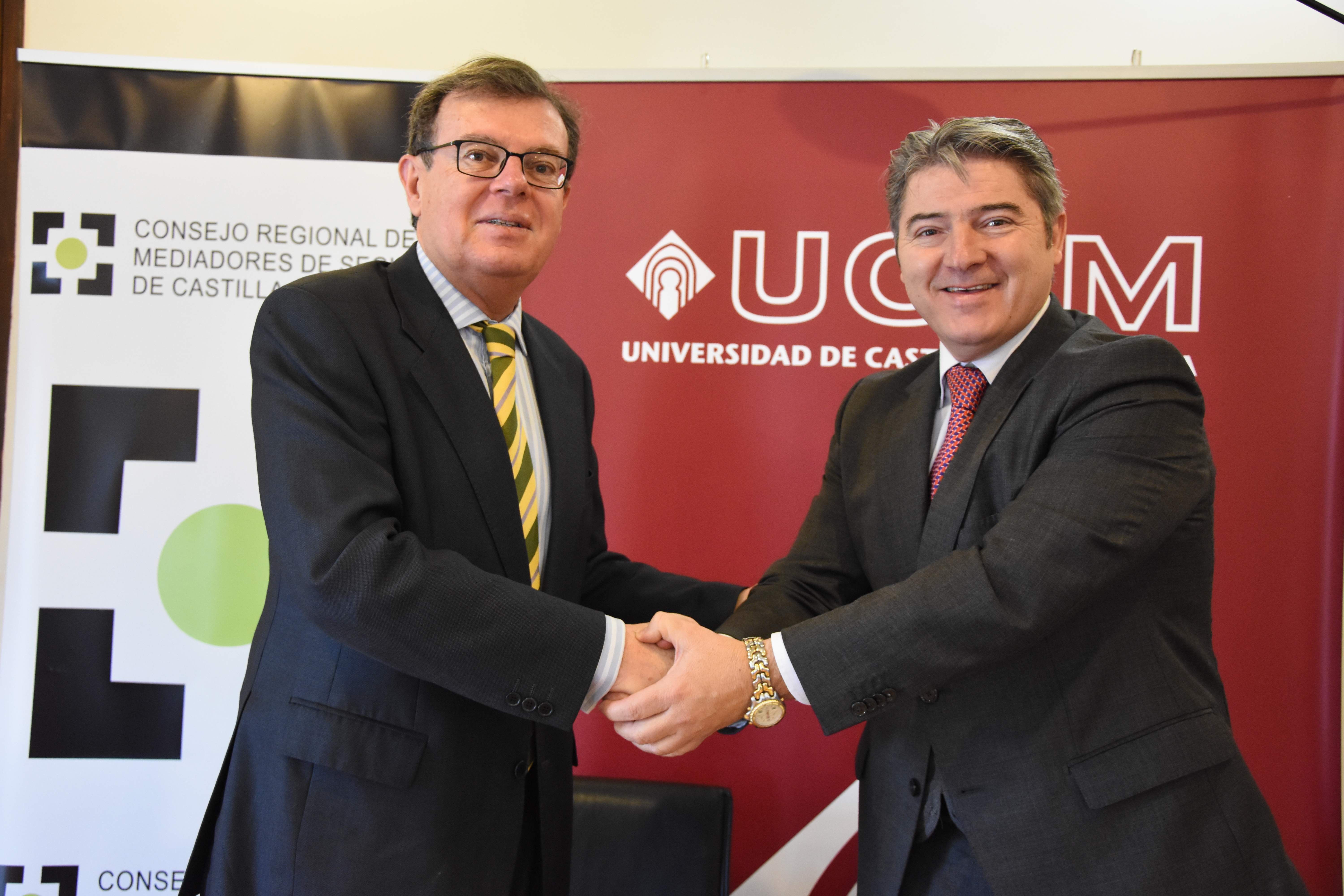 Convenio-con-la-Universidad-El-rector-y-el-presidente-del-Colegio-reegional.jpg