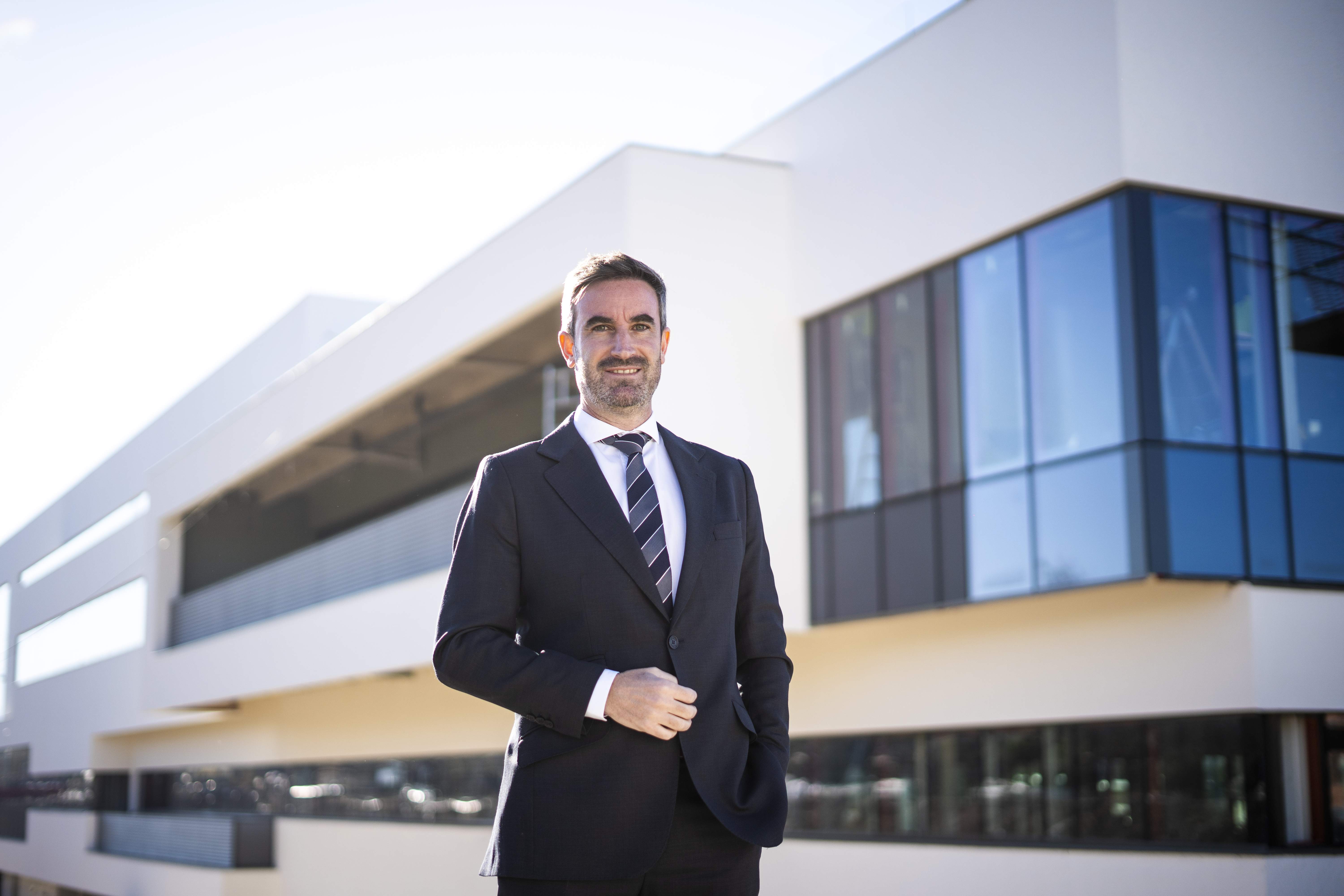 Javier-De-La-Casa-y-Nueva-Sede-01.jpg