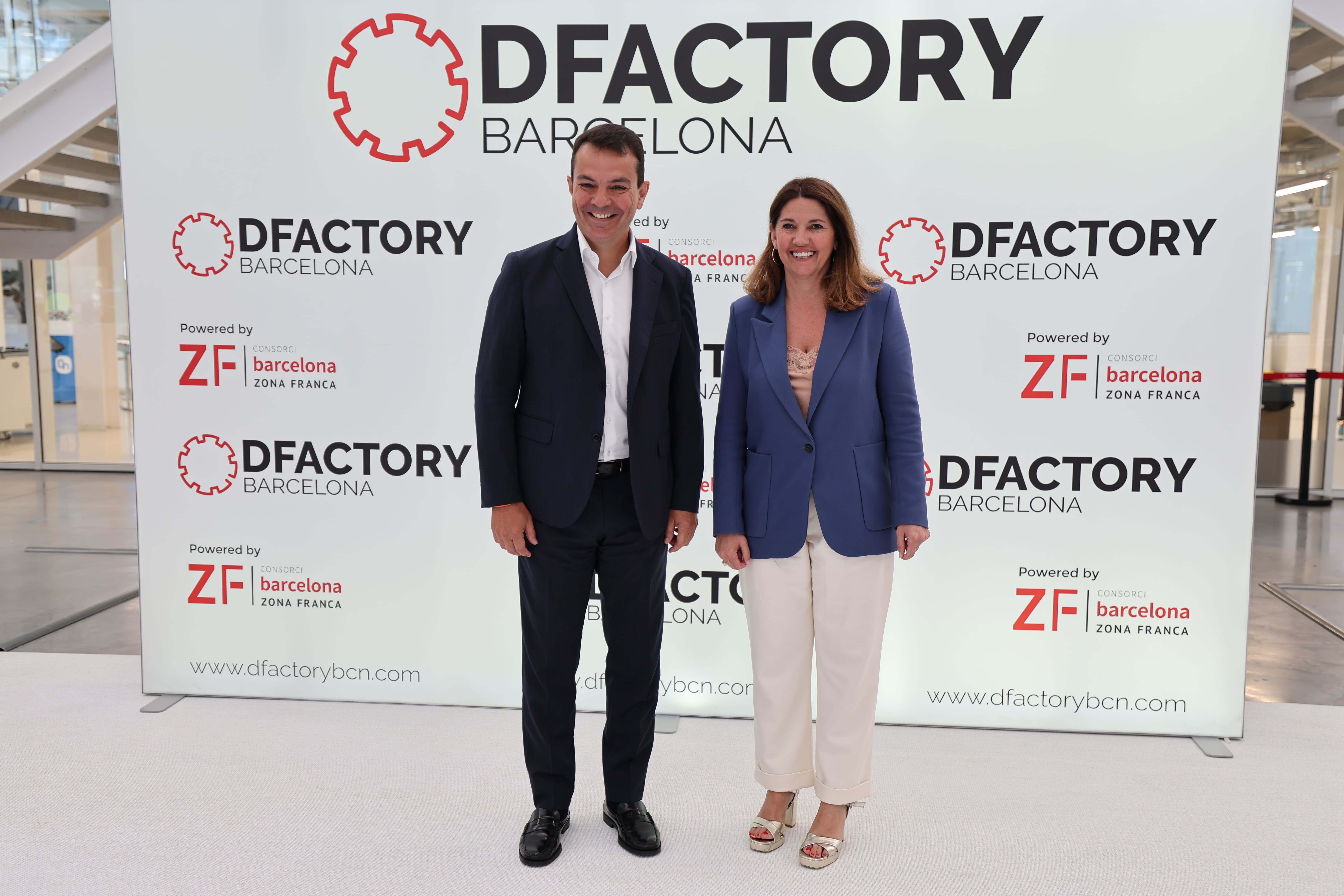 El director general de Siemens Digital Industries para España y Portugal, José Ramón Castro, y la directora general del CZFB, Blanca Sorigué. EE