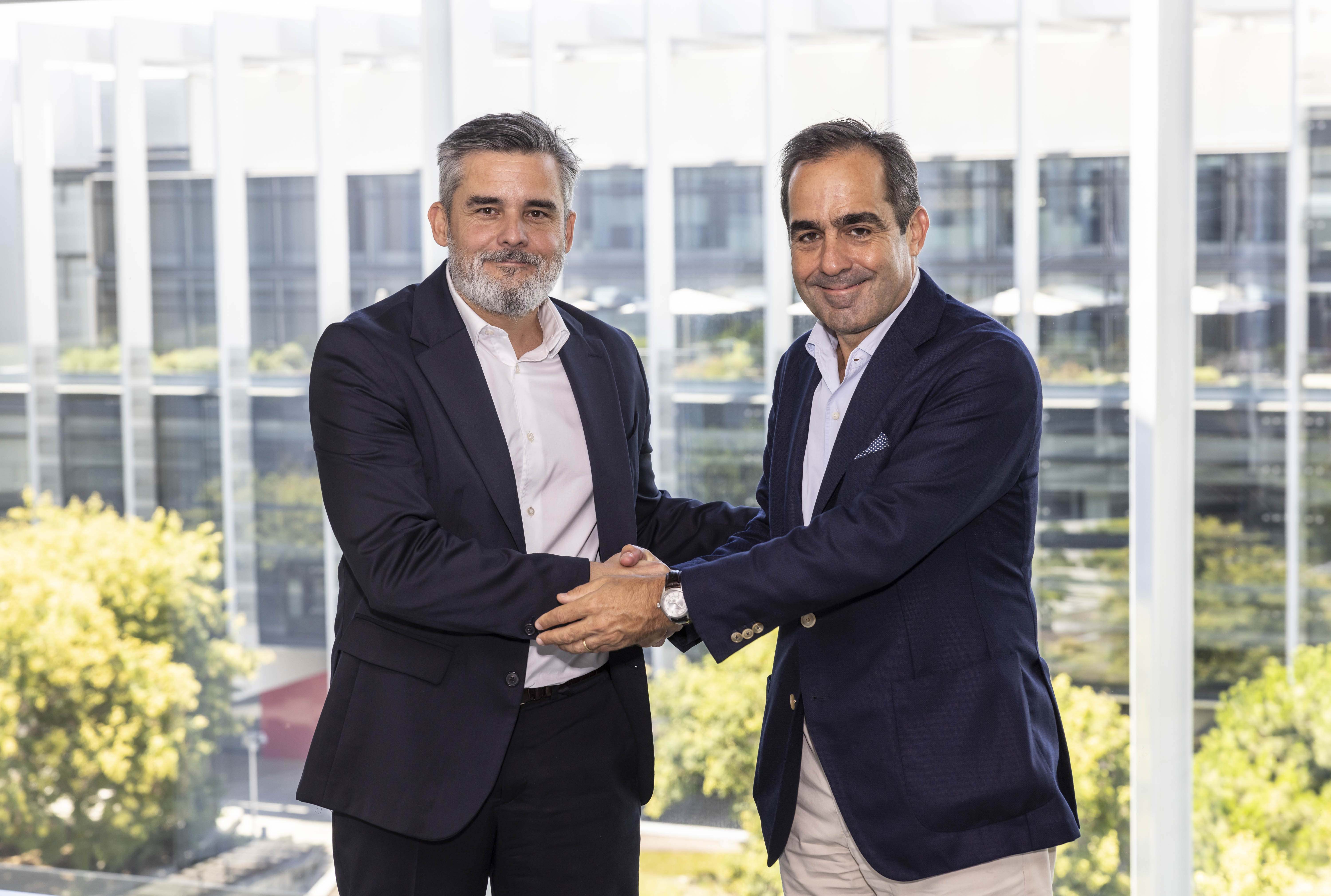 Valero Marín, director general de Cliente de Repsol y Carlos Muñoz, fundador y CEO de Volotea.