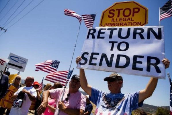 manifestantesantiinmigracion.reuters.jpg