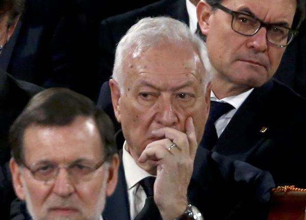 rajoy-margallo-mas-escalera.jpg
