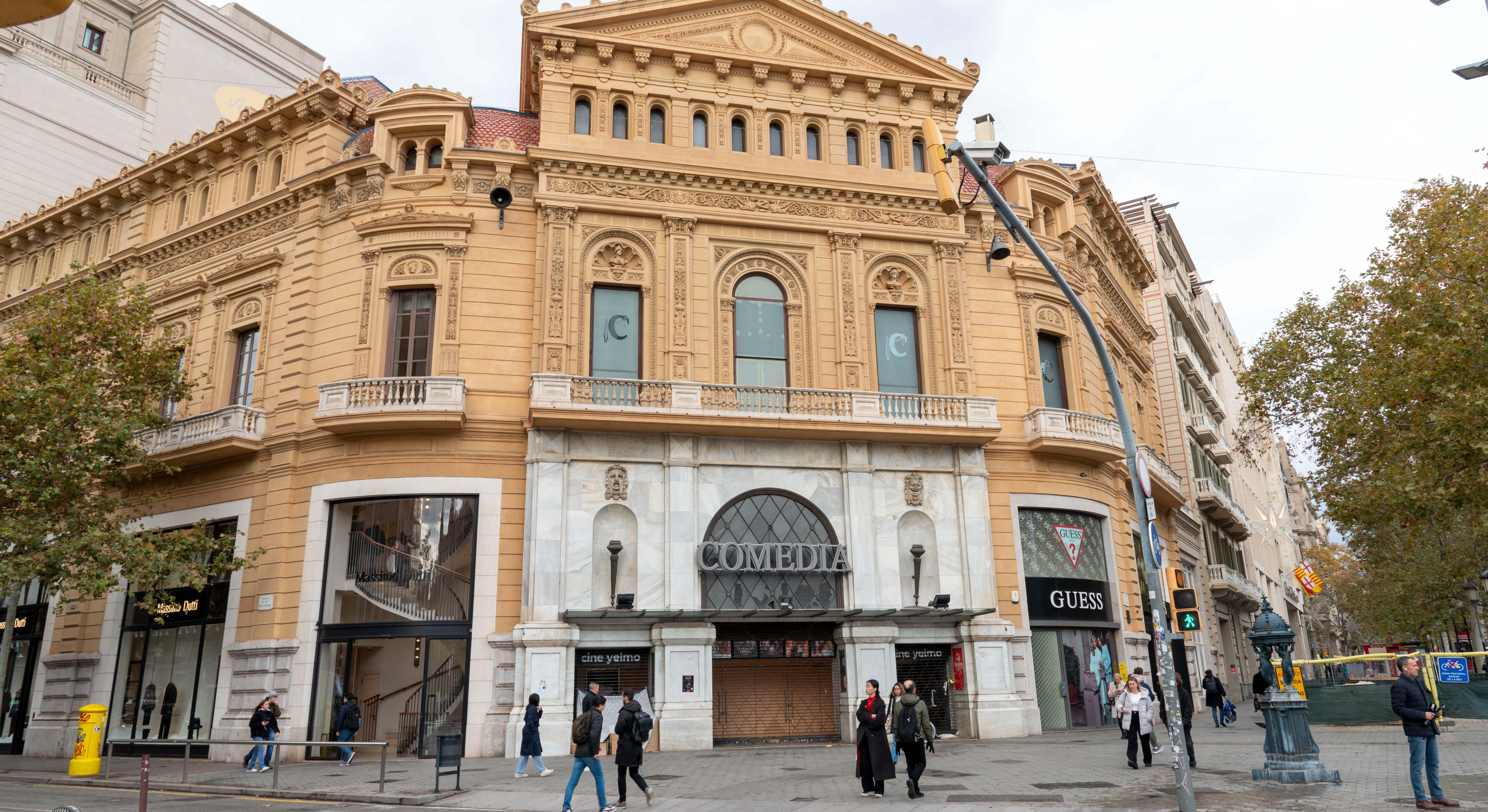 Fachada del antiguo Cine Comèdia de Barcelona. EE