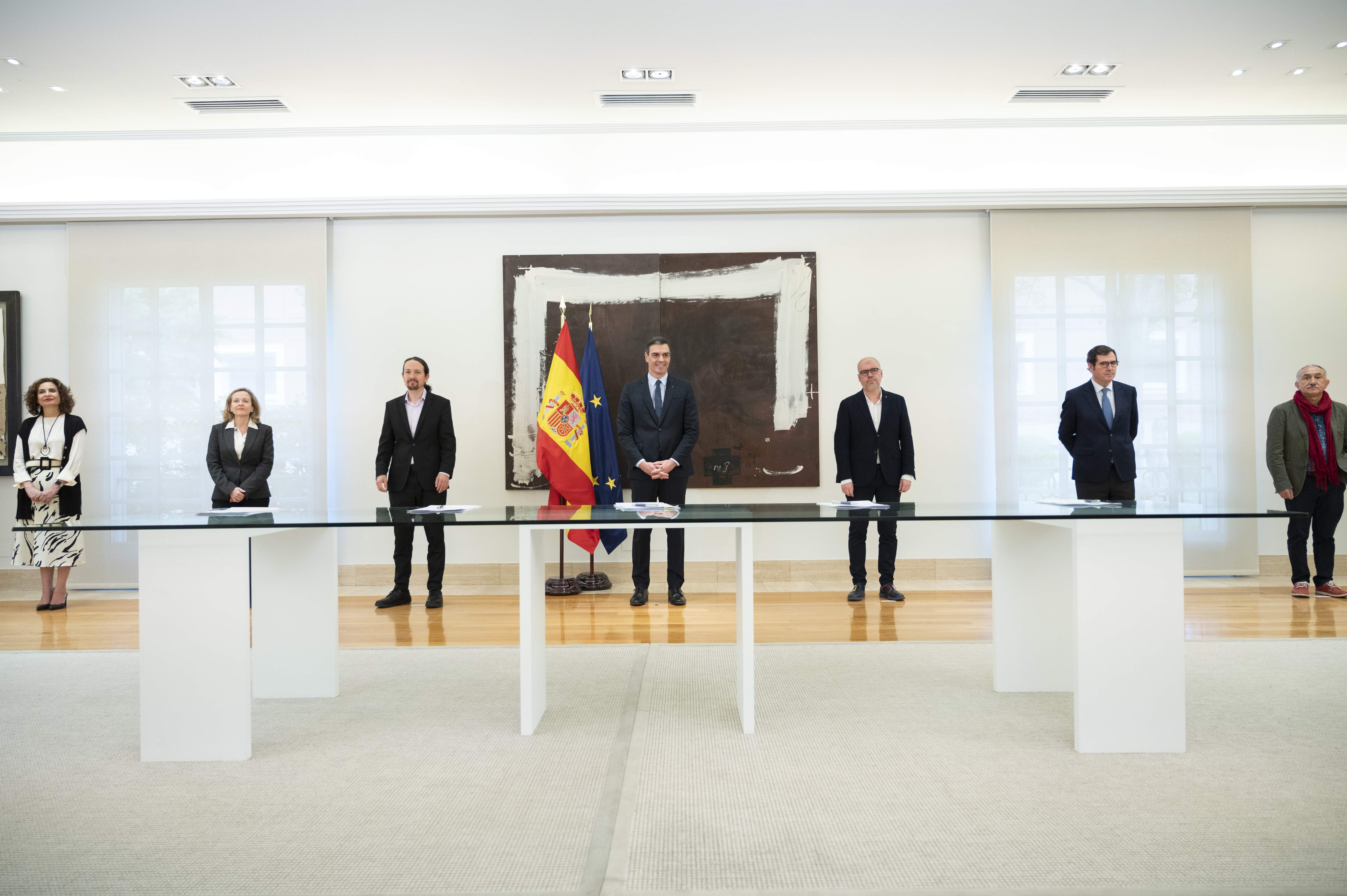EuropaPress_3075293_i-d_ministra_hacienda_portavoz_gobierno_maria_jesus_montero_vicepresidenta.jpg