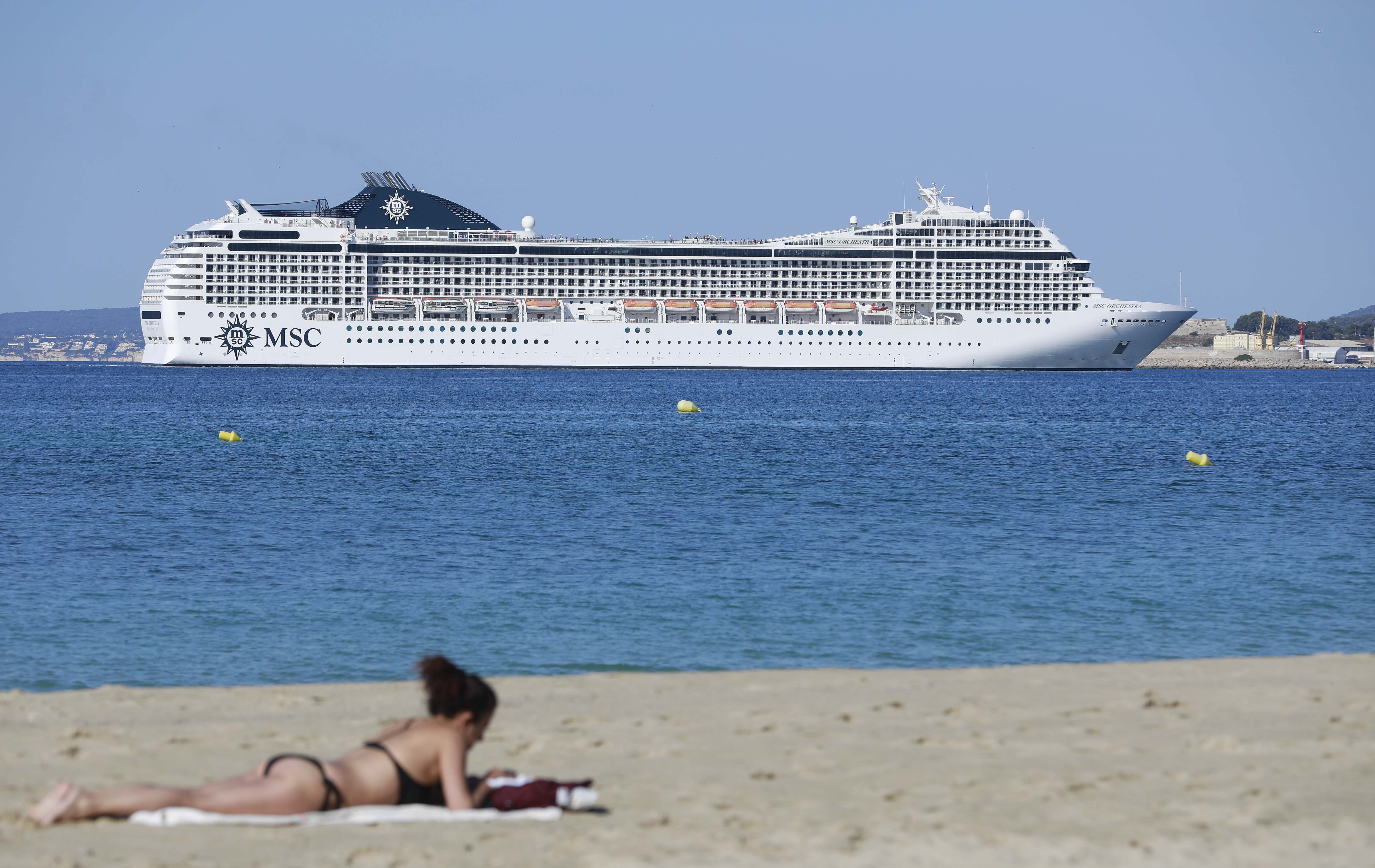 EuropaPress_5214674_21_may_2023_spain_palma_woman_enjoys_the_sunny_weather_on_can_pere_antoni.jpg