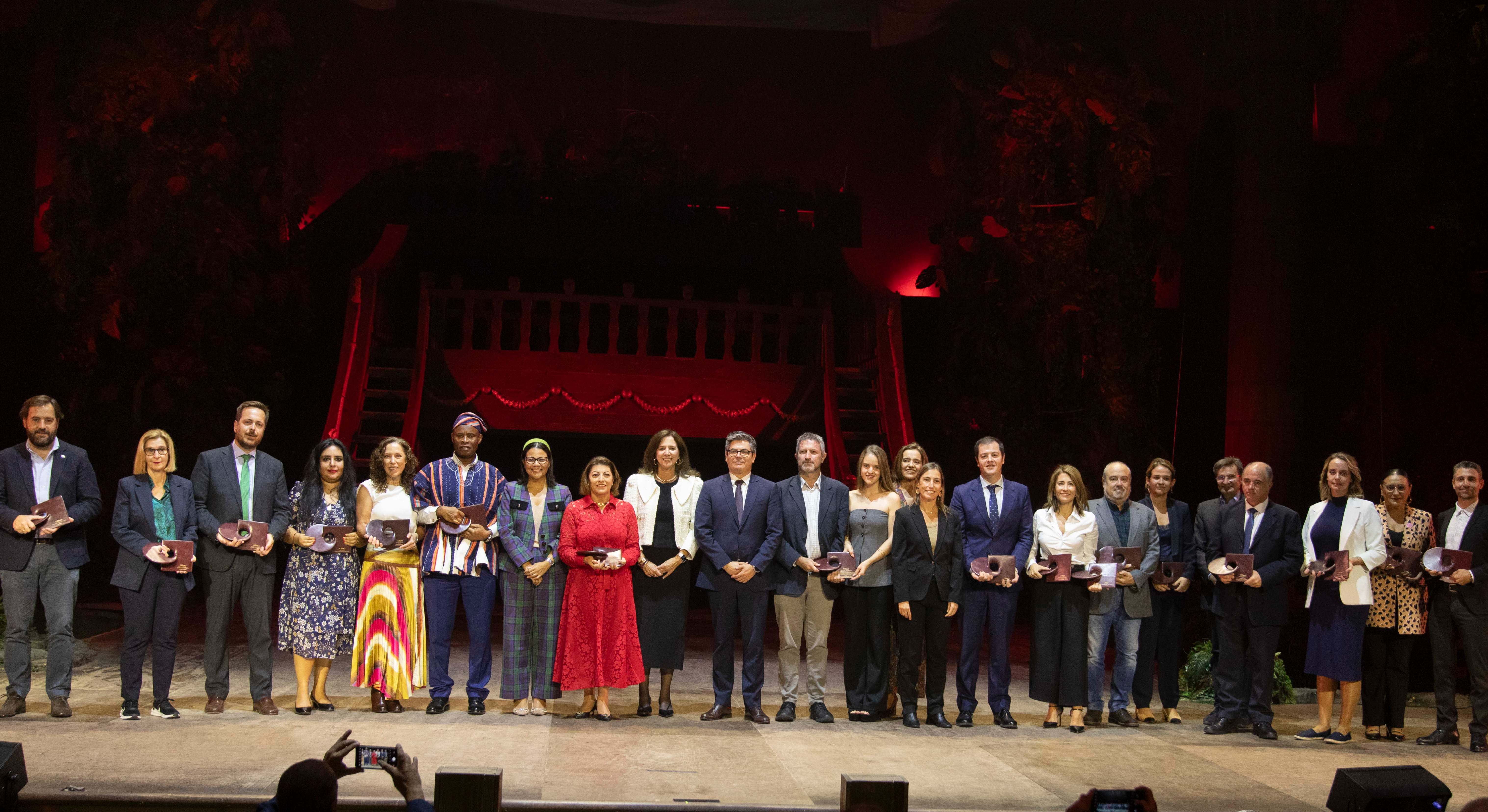 Foto de familia de los premios Fitur