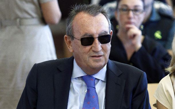 carlosfabra-sentado.jpg