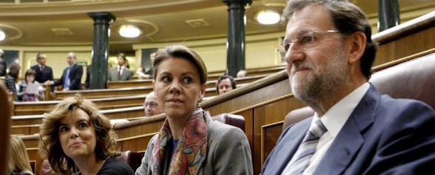 Soraya y Cospedal se quedan, y Montoro pendiente del pulgar de Rajoy