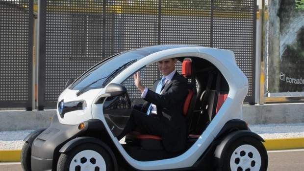 Felipe-vi-twizy-factoria-valladolid.jpg