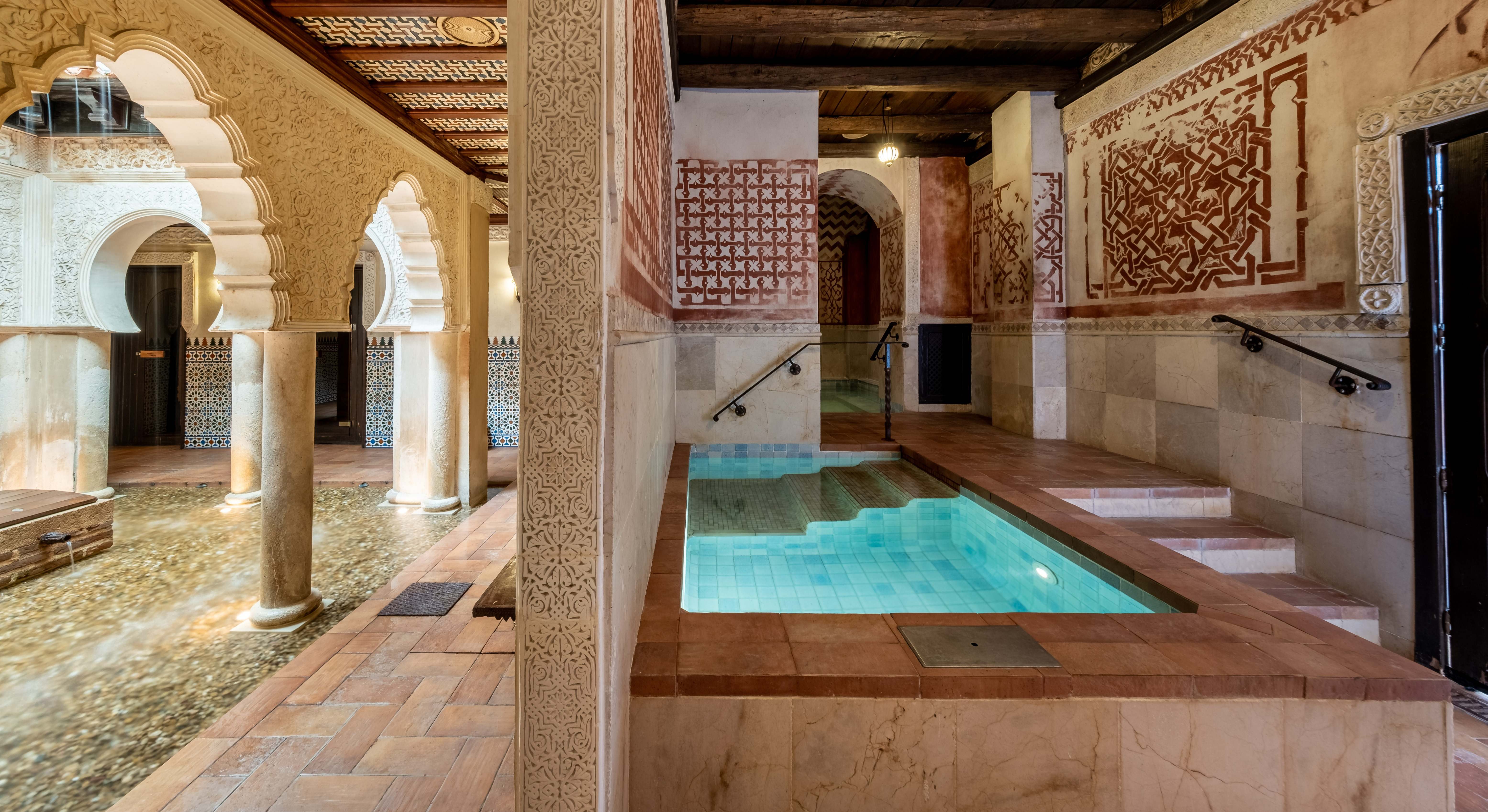 Patio mudéjar del establecimiento de Castilla Termal en Olmedo, Valladolid.