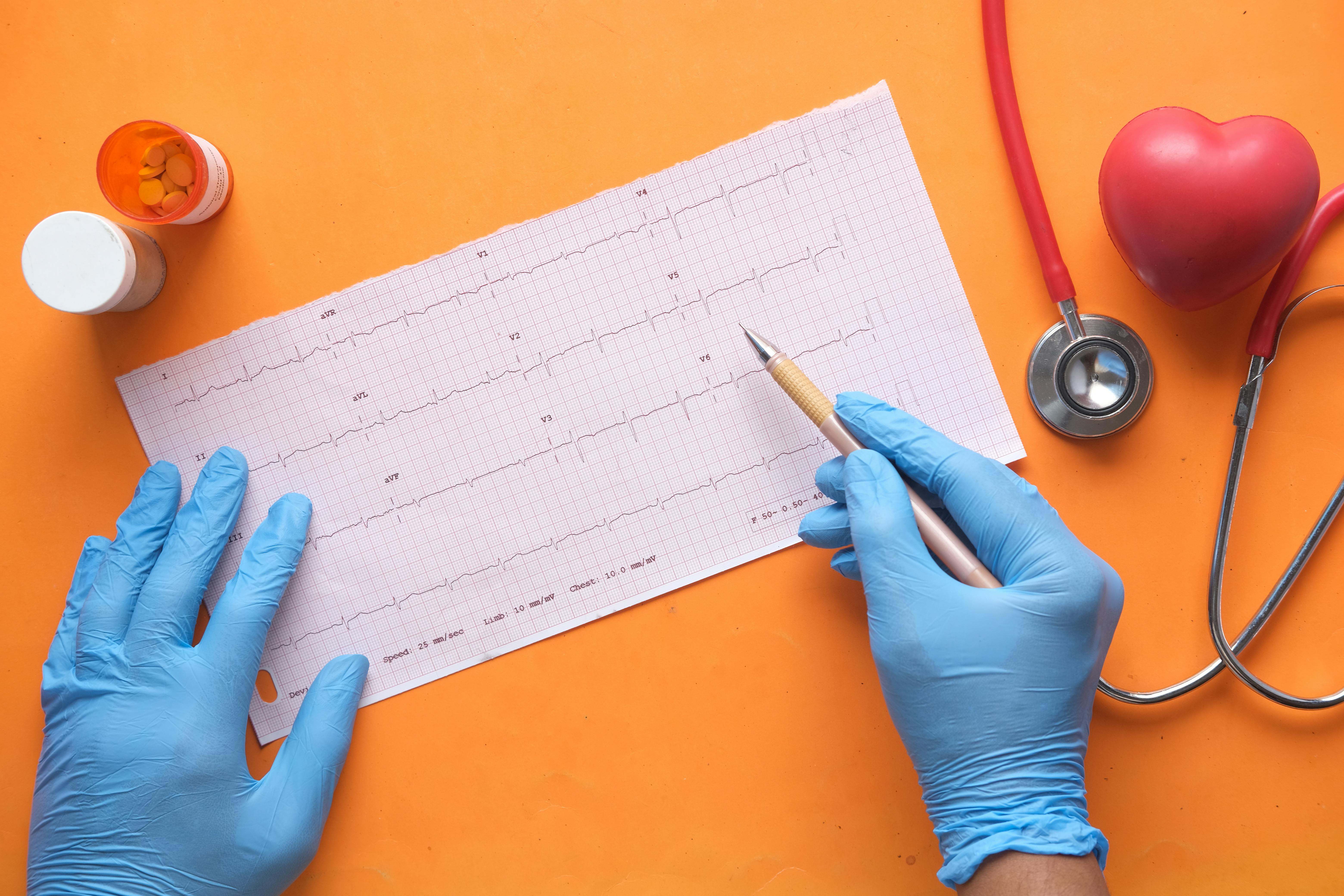 La cardiología es la especialidad de la medicina que estudia el funcionamiento del aparato cardiovascular, es decir, el corazón y los vasos sanguíneos.