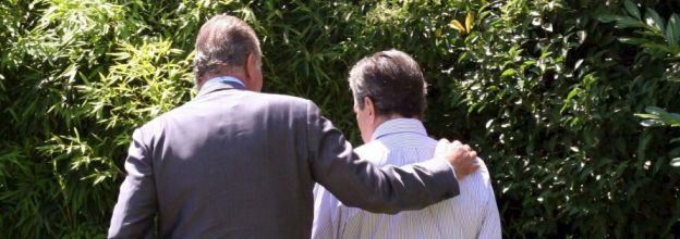 adolfo-suarez-rey-abrazo.jpg
