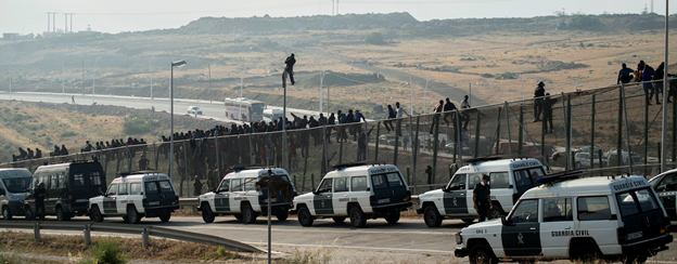 melilla-valla-cochesguardiacivil.jpg