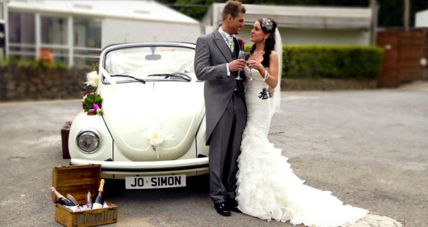 Bodas sobre ruedas por San Valentín: los coches nupciales más extravagantes