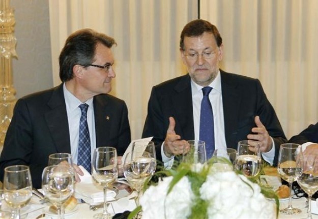 mas-rajoy-comida.jpg