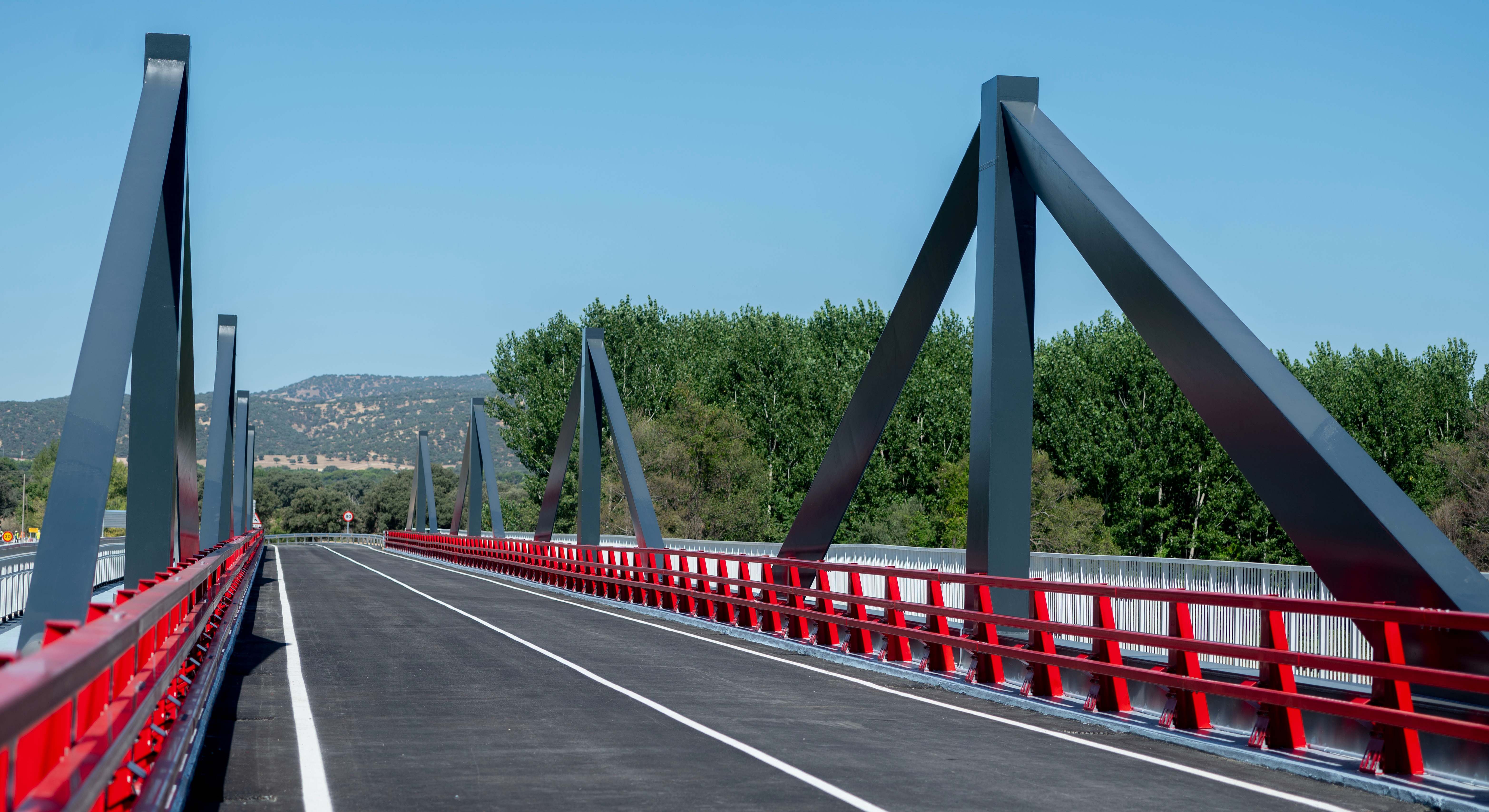 Puente reconstruido en Aldea del Fresno.