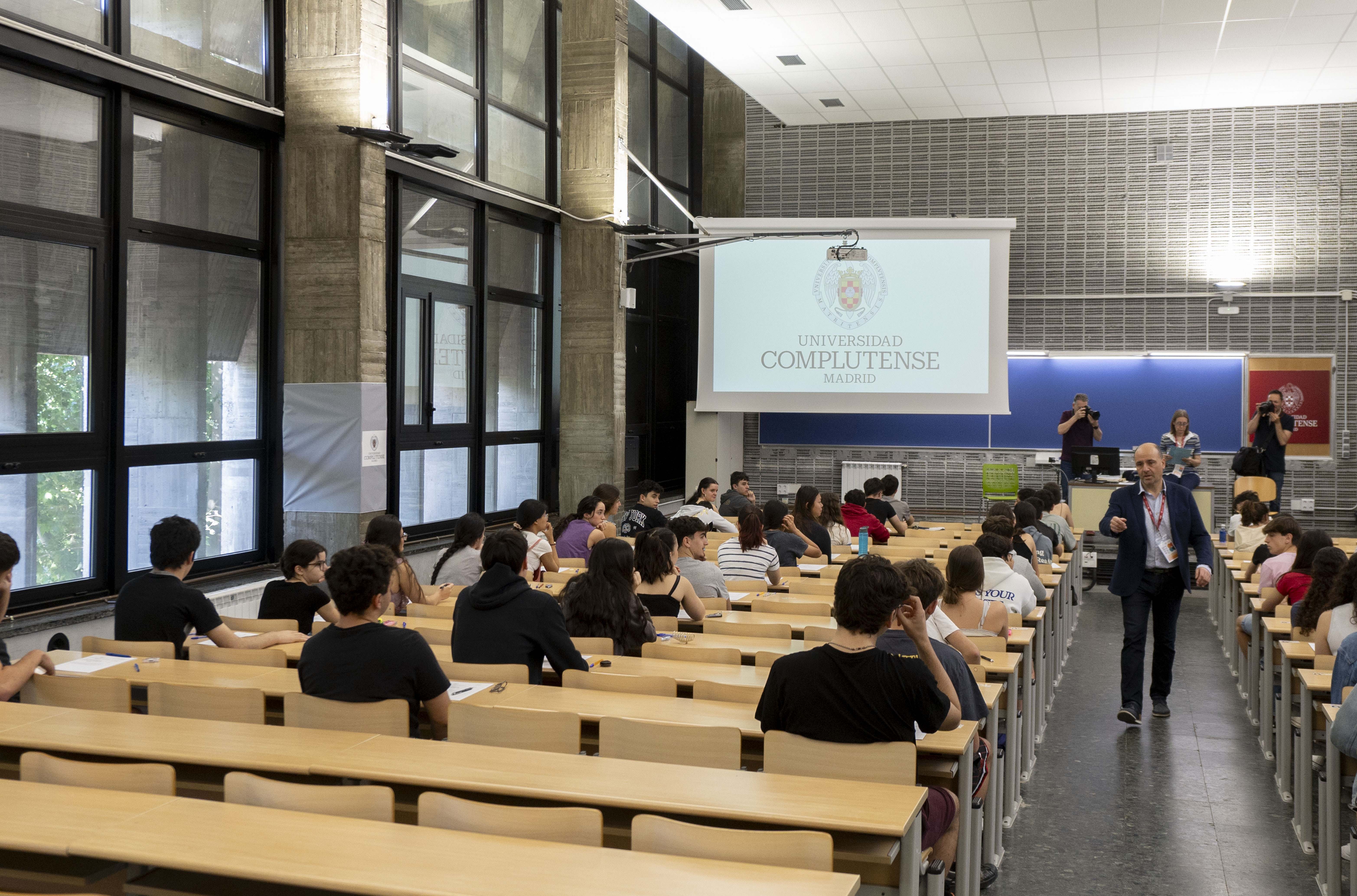 Los estudiantes en la sala de exámenes de Selectividad 2024. / Foto: EP