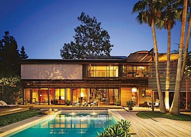 demi-moore-casaext.jpg