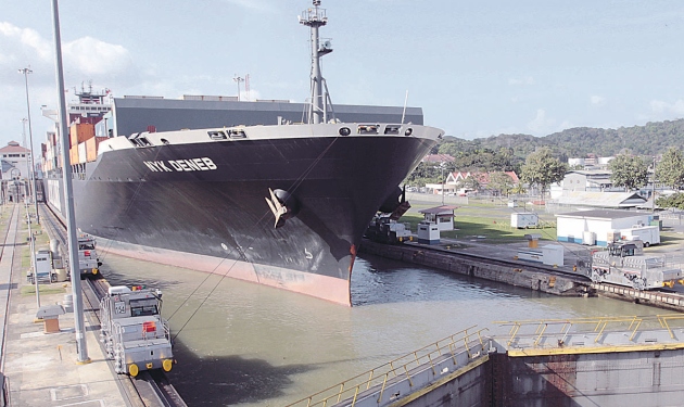 canal-panama-barco.jpg